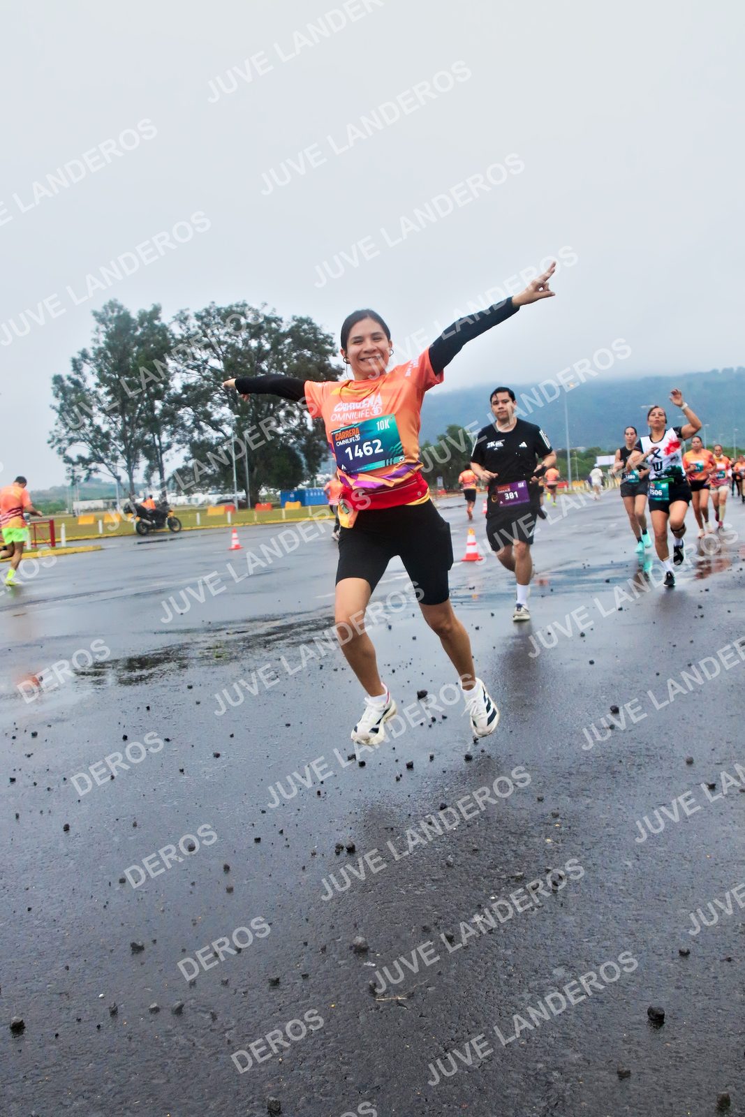 Foto de la CARRERA OMNILIFE GUADALAJARA en Estadio Akron, Zapopan a las 07:40 · dorsal 1462, 381, 506