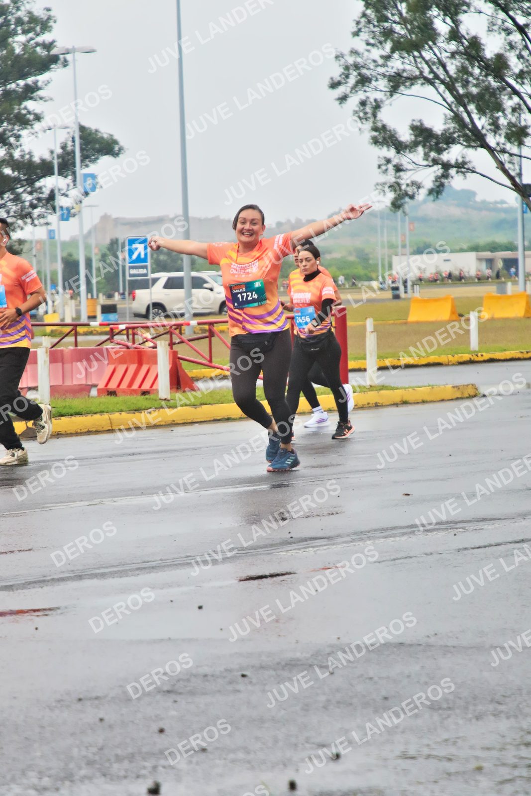 Foto de la CARRERA OMNILIFE GUADALAJARA en Estadio Akron, Zapopan a las 07:25 · dorsal 1724, 2456