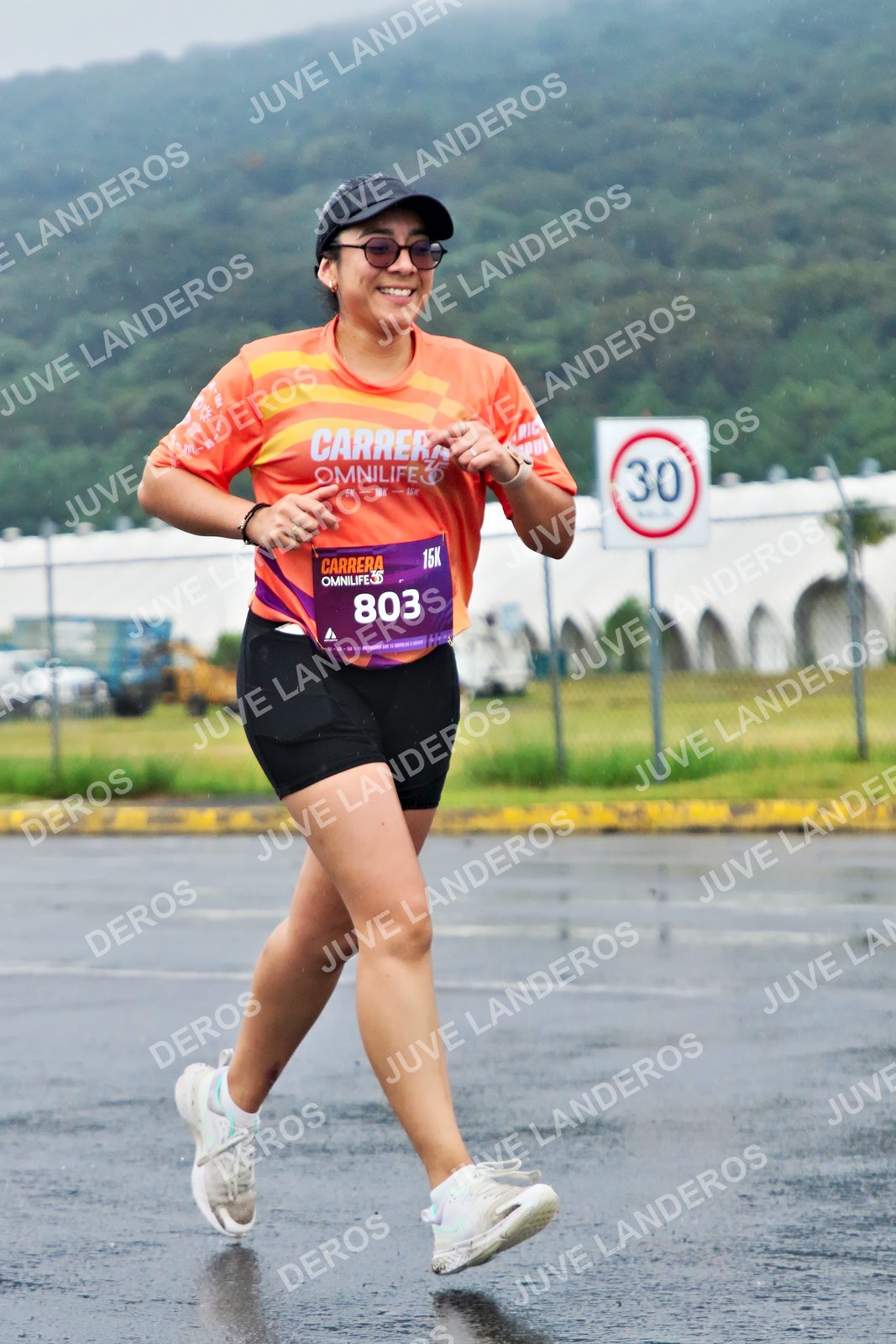Foto de la CARRERA OMNILIFE GUADALAJARA en Estadio Akron, Zapopan a las 08:07 · dorsal 30, 803