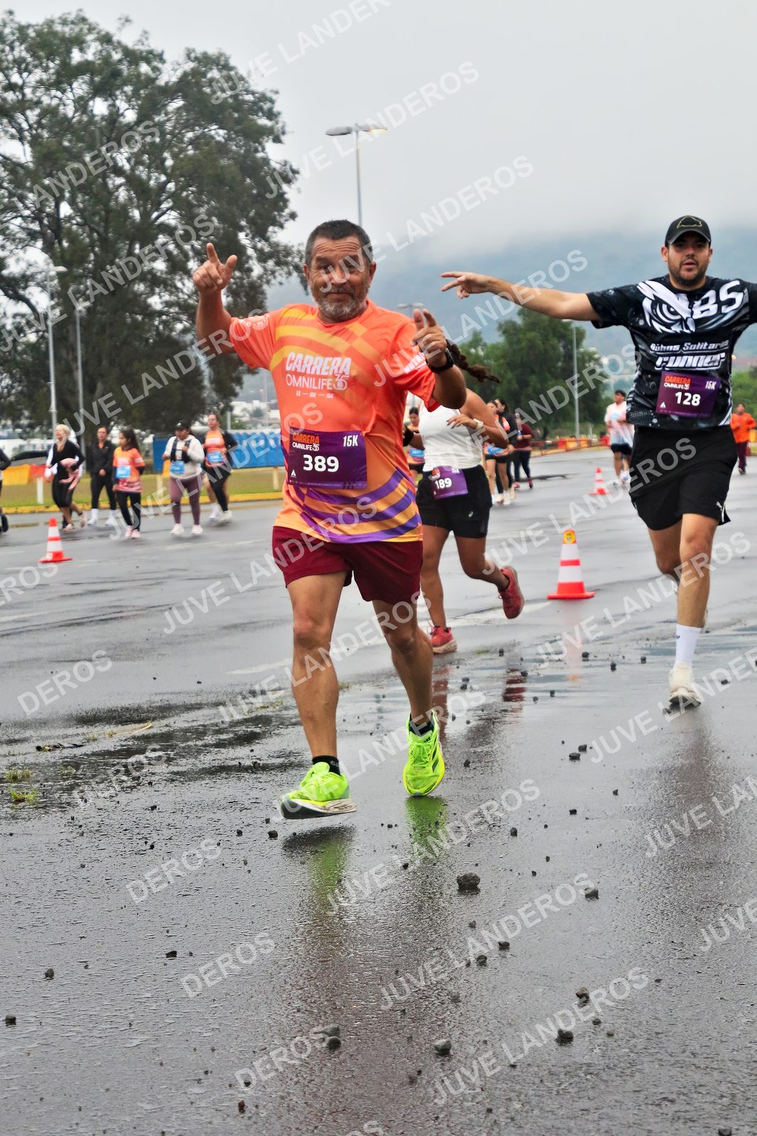 Foto de la CARRERA OMNILIFE GUADALAJARA en Estadio Akron, Zapopan a las 07:29 · dorsal 389, 128, 189