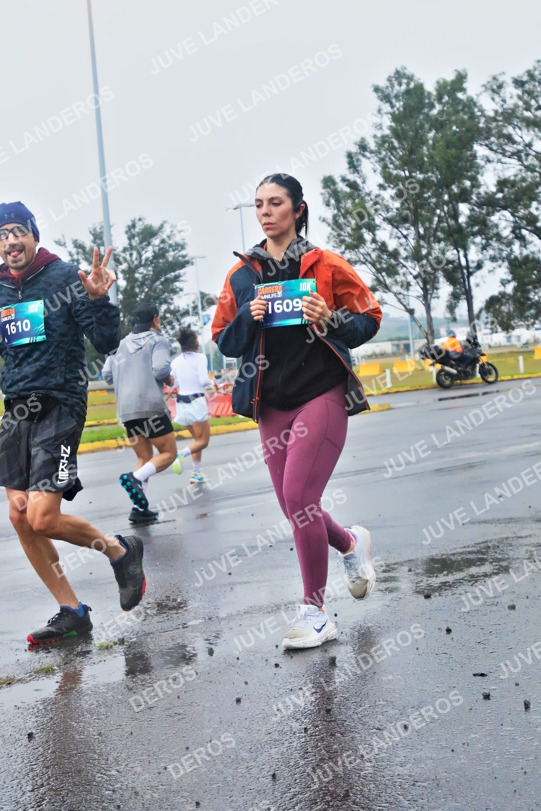 Foto de la CARRERA OMNILIFE GUADALAJARA en Estadio Akron, Zapopan a las 07:47 · dorsal 1610, 1609