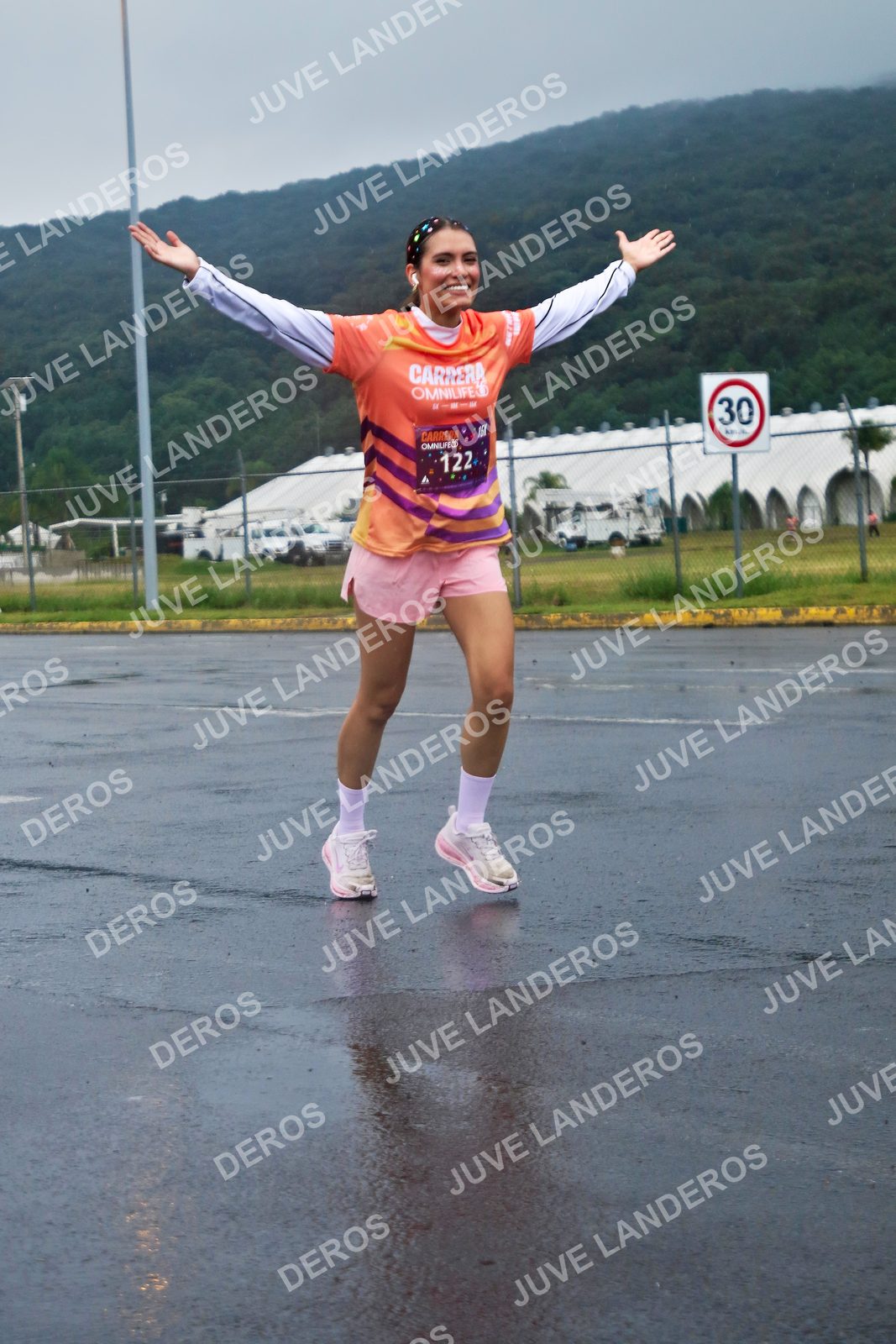 Foto de la CARRERA OMNILIFE GUADALAJARA en Estadio Akron, Zapopan a las 07:57 · dorsal 30, 122
