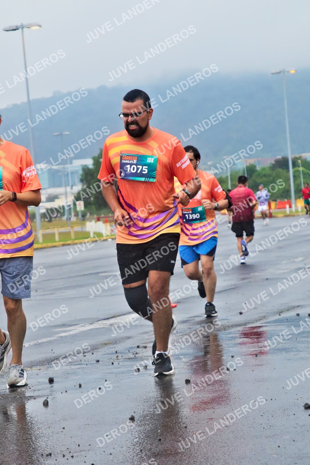 Foto de la CARRERA OMNILIFE GUADALAJARA en Estadio Akron, Zapopan a las 07:48 · dorsal 1075, 1390