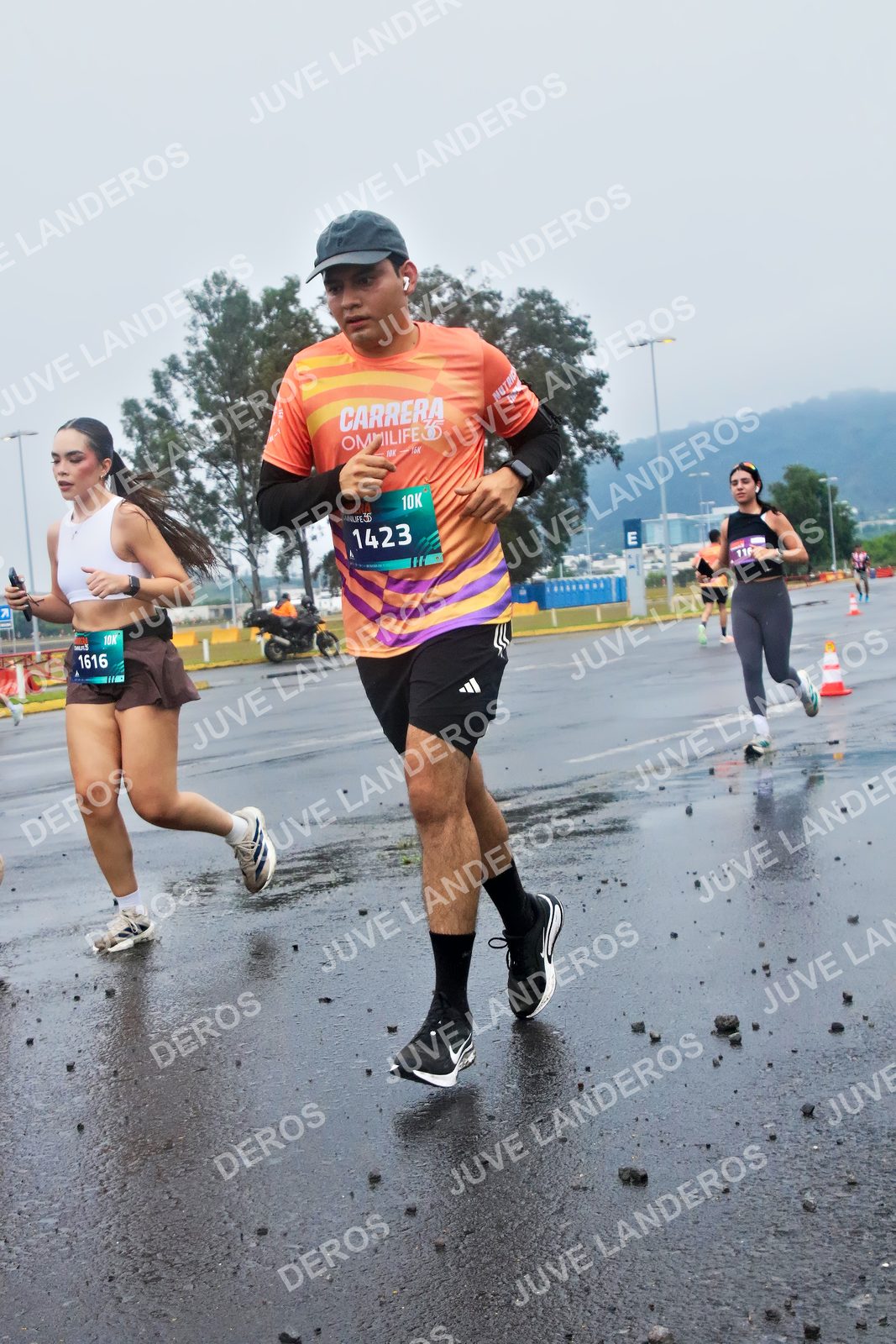 Foto de la CARRERA OMNILIFE GUADALAJARA en Estadio Akron, Zapopan a las 07:43 · dorsal 1423, 1616