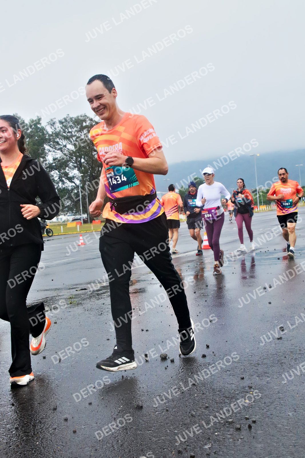 Foto de la CARRERA OMNILIFE GUADALAJARA en Estadio Akron, Zapopan a las 07:47 · dorsal 1434, 694, 1097, 1610