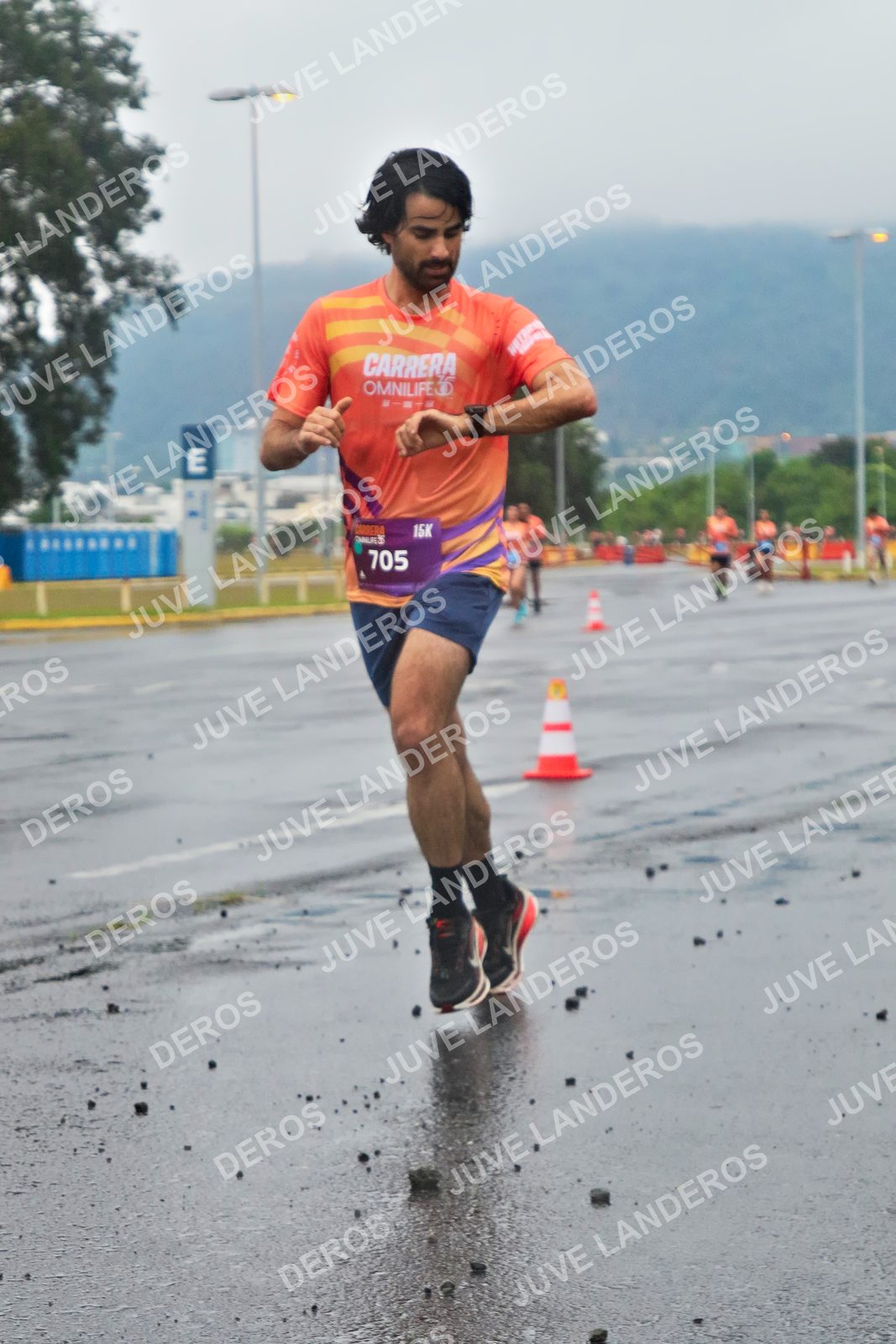 Foto de la CARRERA OMNILIFE GUADALAJARA en Estadio Akron, Zapopan a las 07:21 · dorsal 705