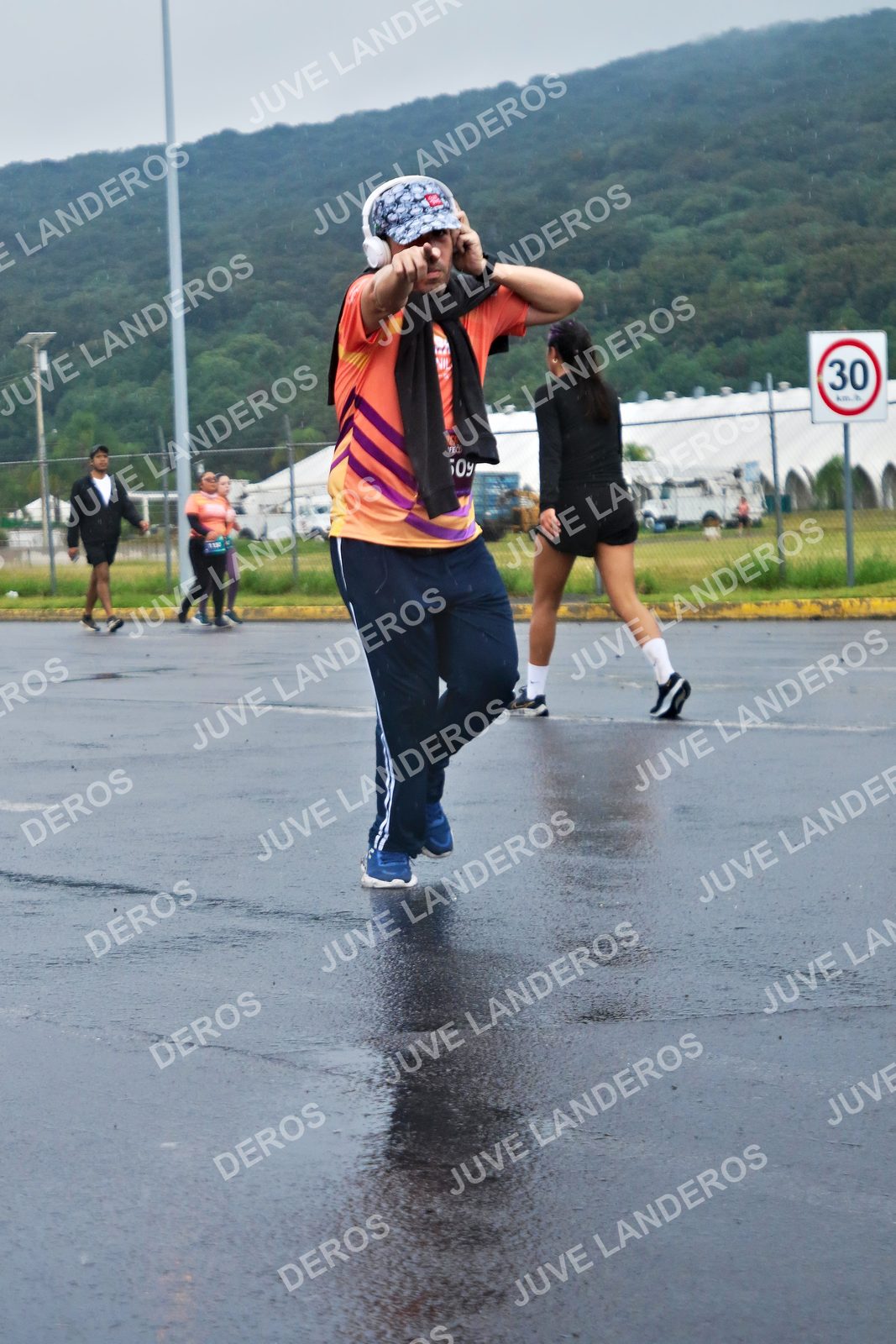 Foto de la CARRERA OMNILIFE GUADALAJARA en Estadio Akron, Zapopan a las 07:54 · dorsal 30