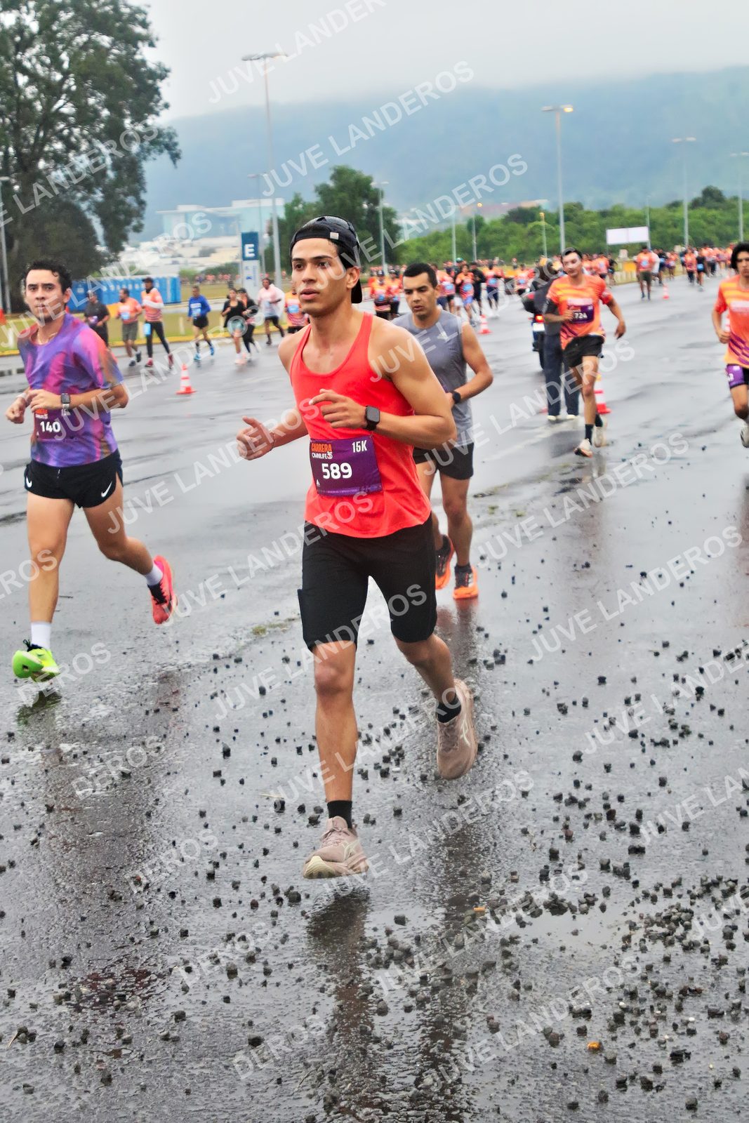 Foto de la CARRERA OMNILIFE GUADALAJARA en Estadio Akron, Zapopan a las 07:23 · dorsal 589, 140, 724