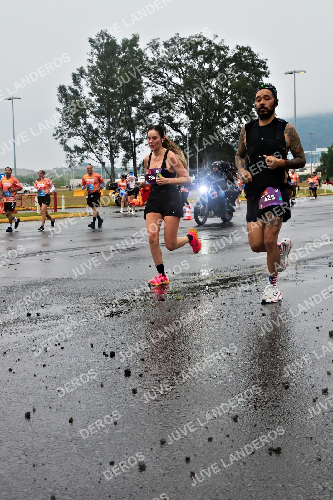 Foto de la CARRERA OMNILIFE GUADALAJARA en Estadio Akron, Zapopan a las 07:27 · dorsal 284, 425