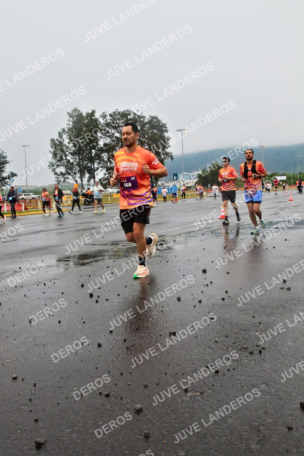 Foto de la CARRERA OMNILIFE GUADALAJARA en Estadio Akron, Zapopan a las 07:32 · dorsal 668, 594