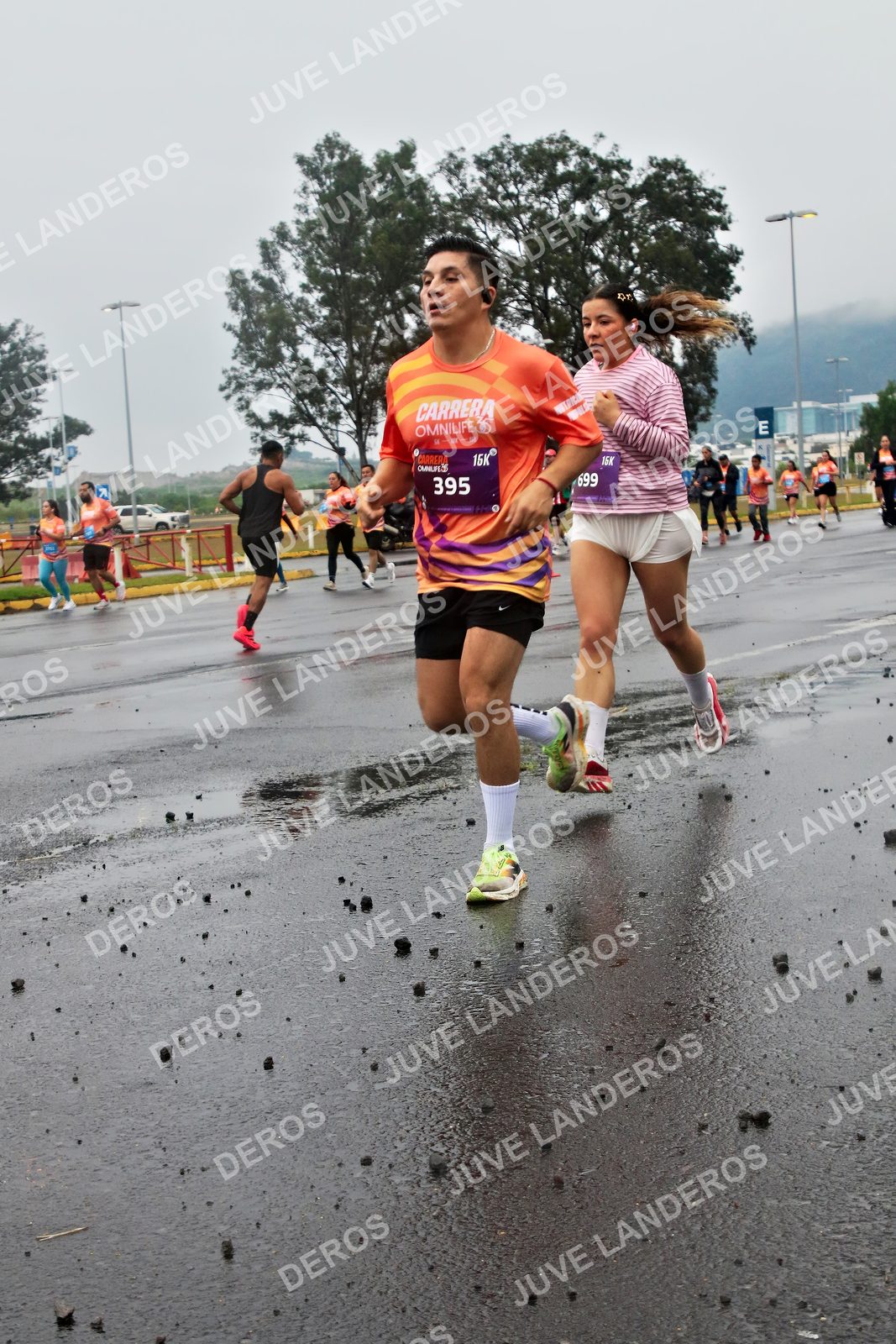 Foto de la CARRERA OMNILIFE GUADALAJARA en Estadio Akron, Zapopan a las 07:28 · dorsal 395, 699