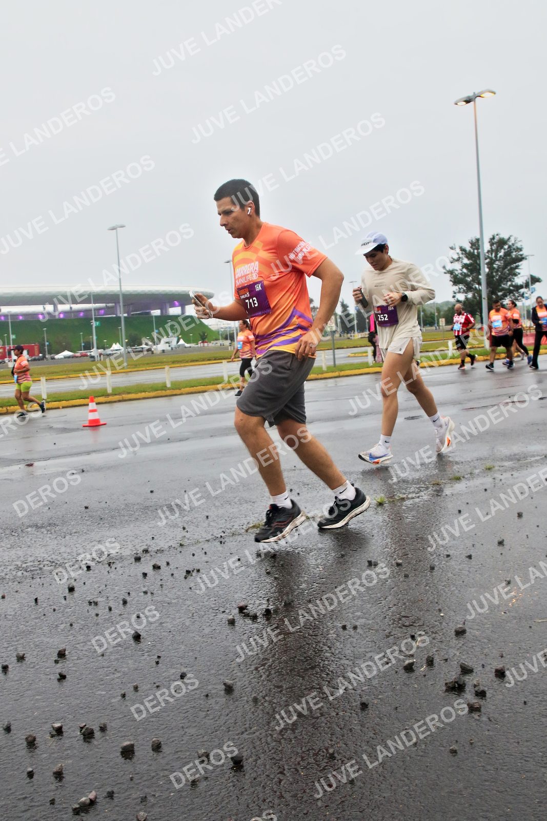 Foto de la CARRERA OMNILIFE GUADALAJARA en Estadio Akron, Zapopan a las 07:29 · dorsal 713, 252