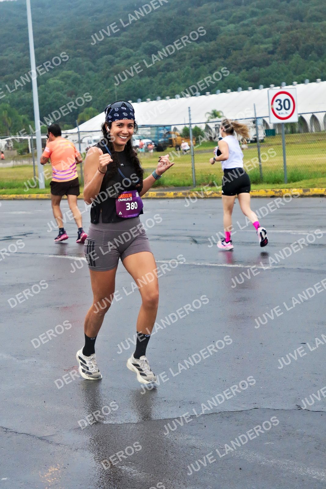 Foto de la CARRERA OMNILIFE GUADALAJARA en Estadio Akron, Zapopan a las 07:51 · dorsal 30, 380