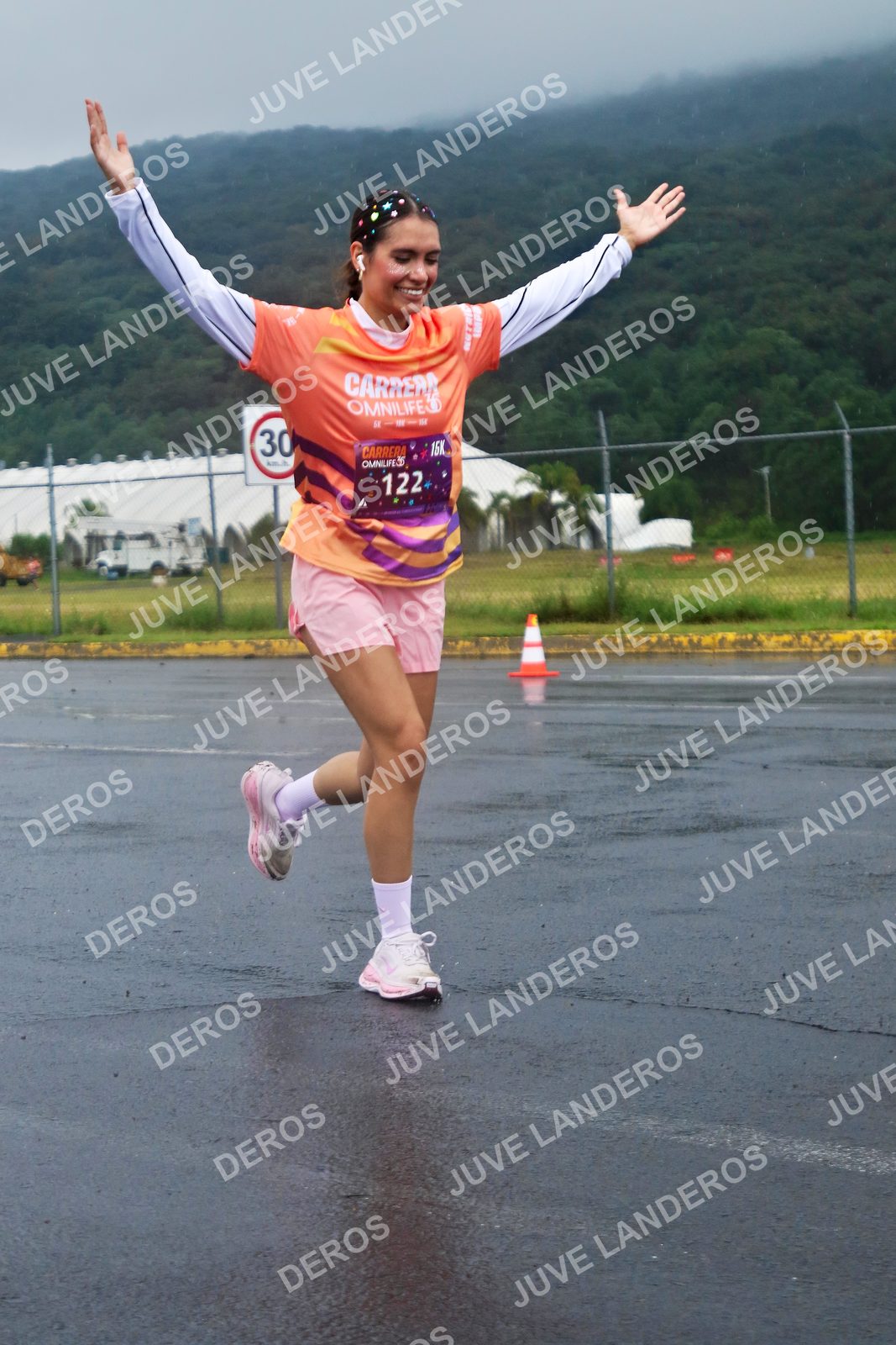 Foto de la CARRERA OMNILIFE GUADALAJARA en Estadio Akron, Zapopan a las 07:57 · dorsal 30, 122