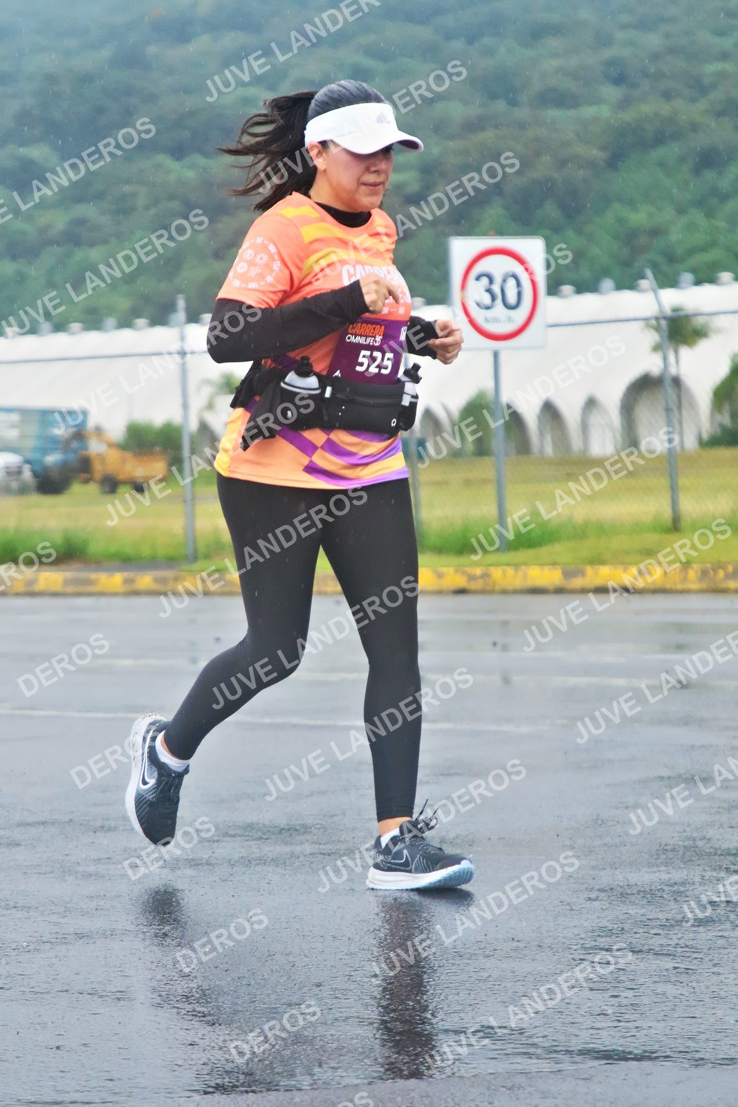 Foto de la CARRERA OMNILIFE GUADALAJARA en Estadio Akron, Zapopan a las 08:04 · dorsal 30, 525