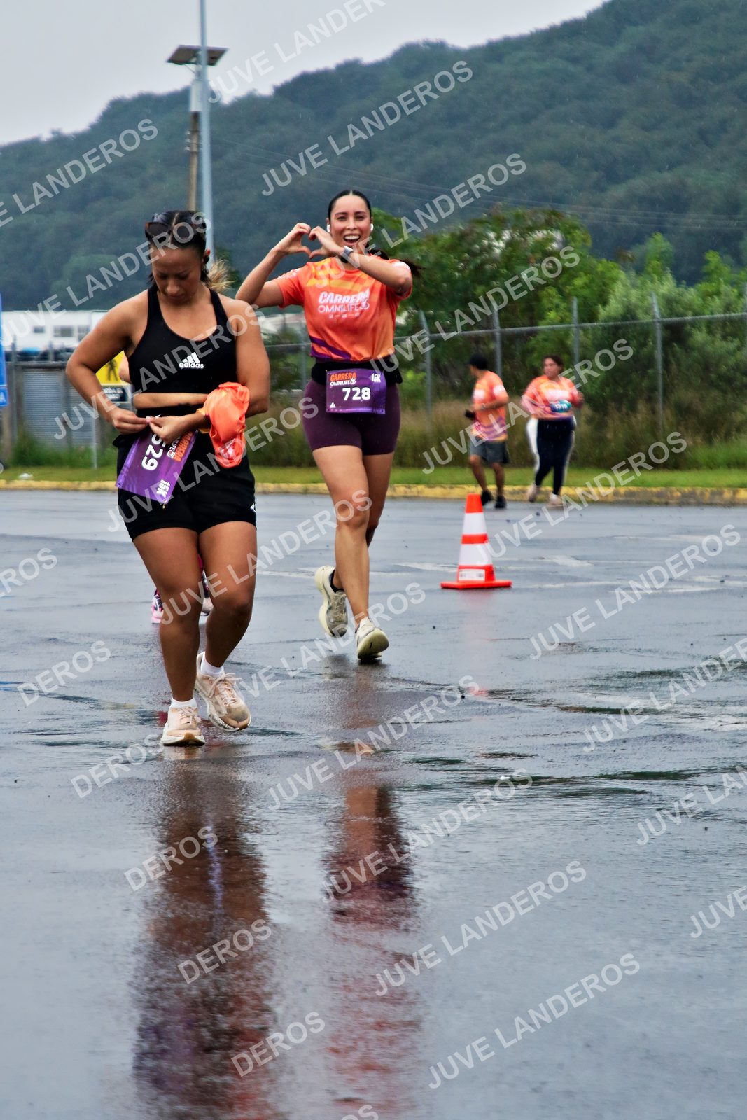 Foto de la CARRERA OMNILIFE GUADALAJARA en Estadio Akron, Zapopan a las 08:05 · dorsal 728, 629