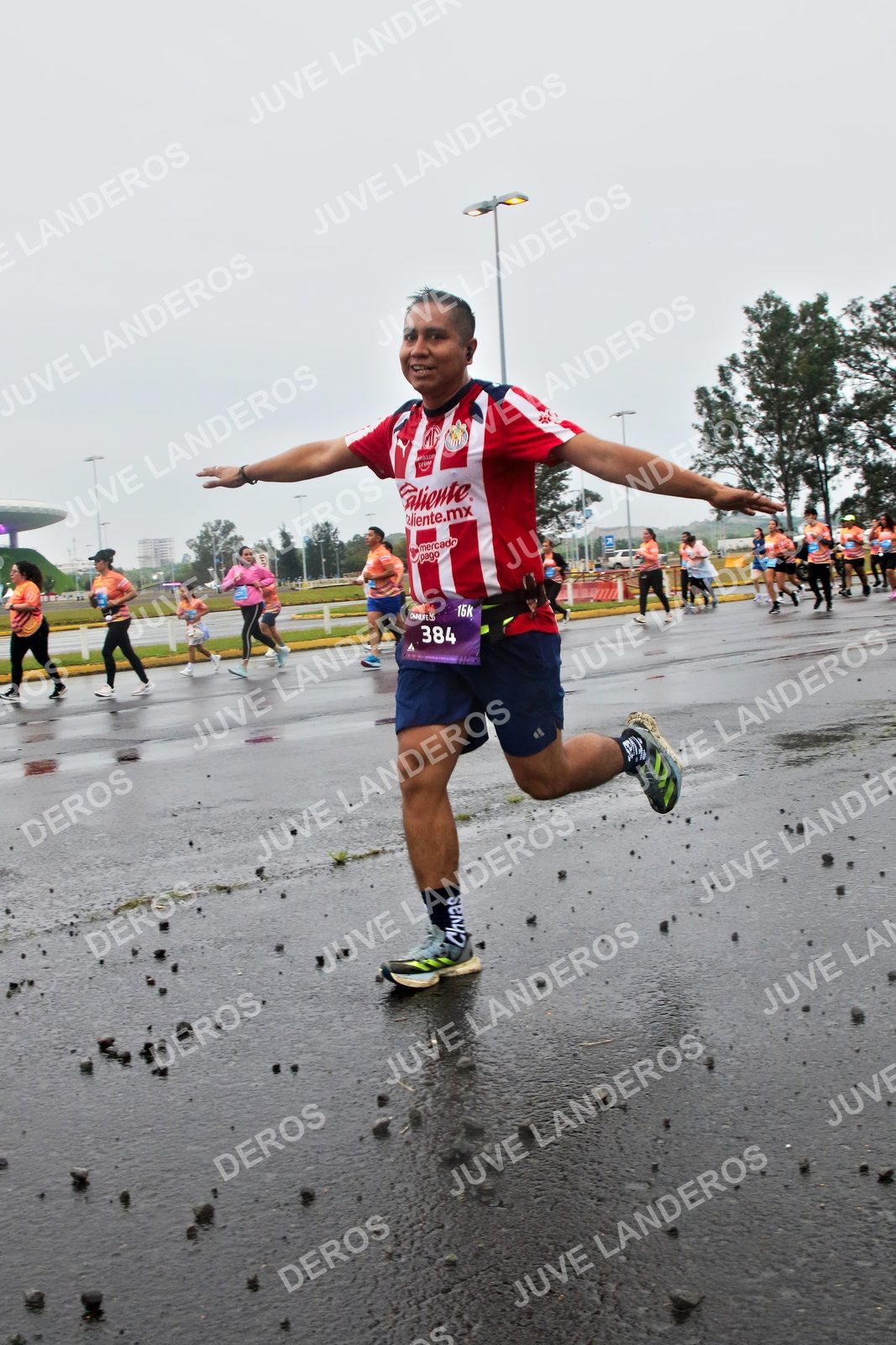 Foto de la CARRERA OMNILIFE GUADALAJARA en Estadio Akron, Zapopan a las 07:28 · dorsal 384