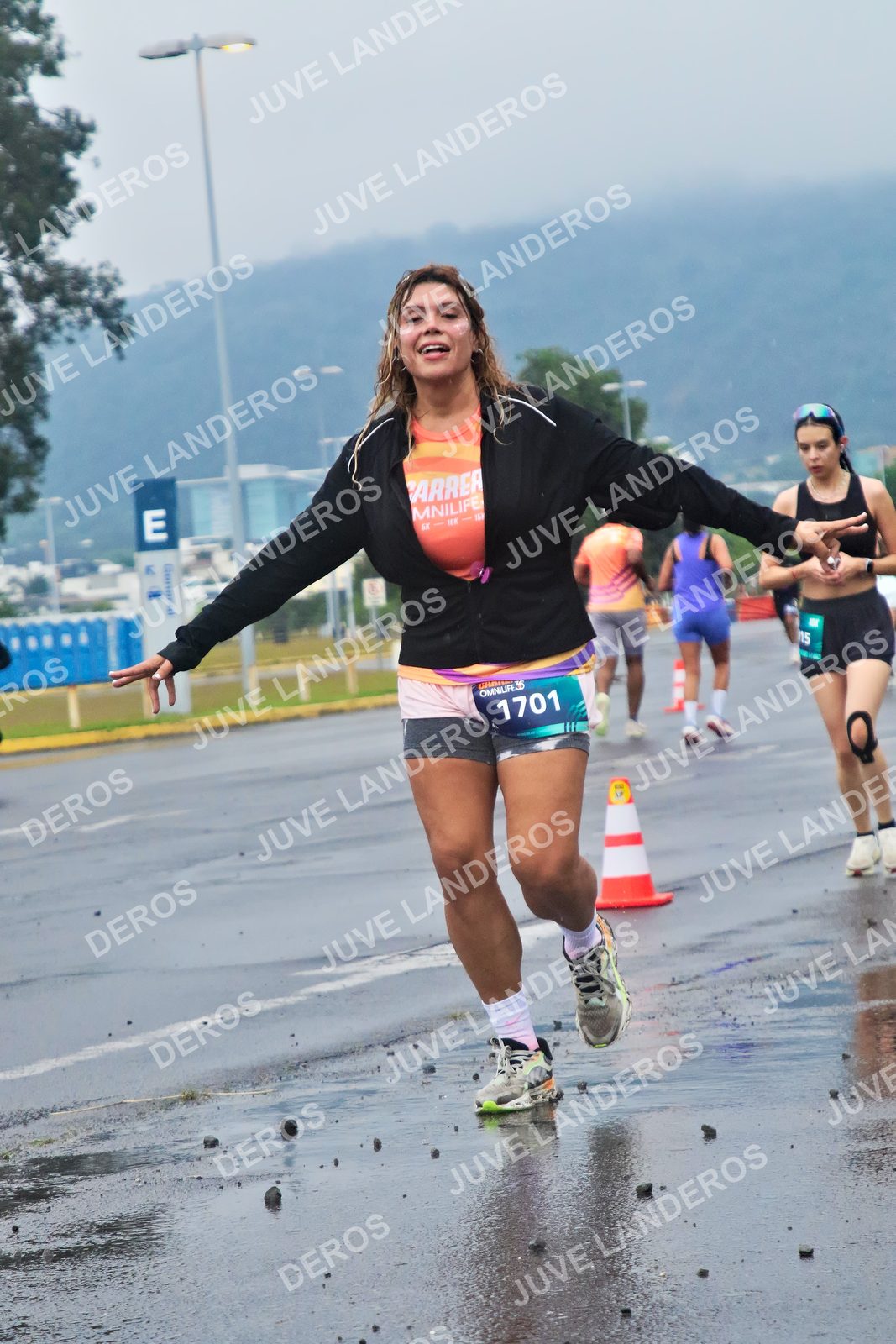 Foto de la CARRERA OMNILIFE GUADALAJARA en Estadio Akron, Zapopan a las 07:45 · dorsal 1701, 15