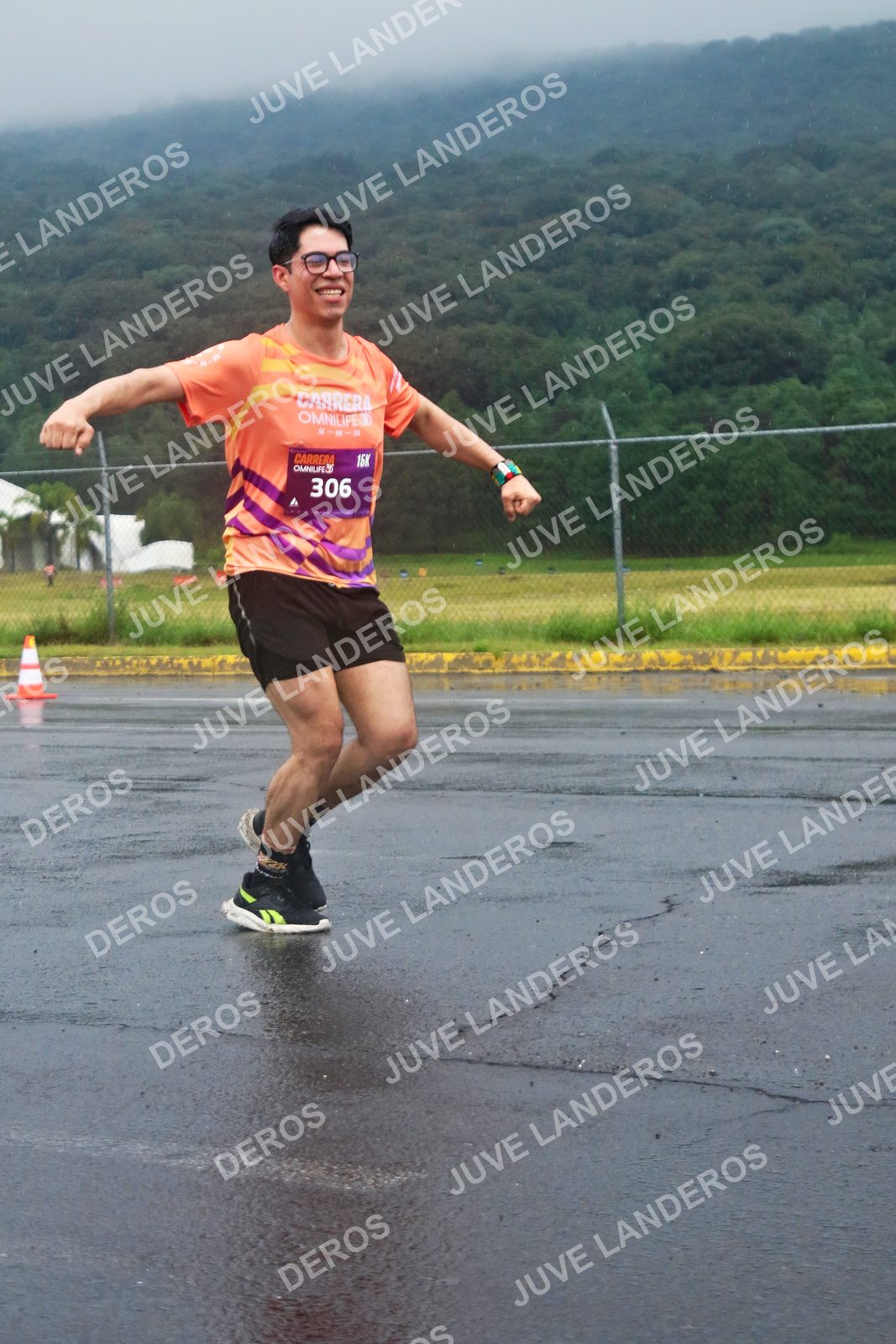 Foto de la CARRERA OMNILIFE GUADALAJARA en Estadio Akron, Zapopan a las 07:57 · dorsal 306