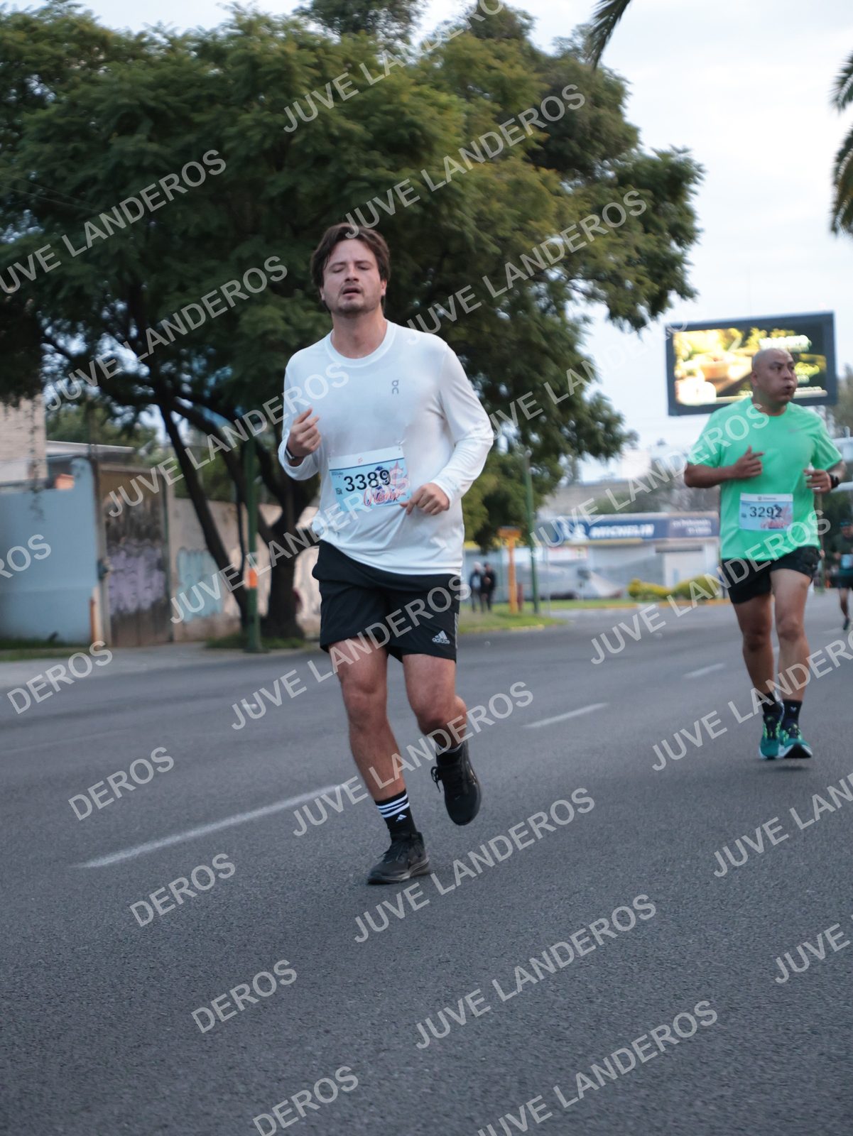 Foto del CIRCUITO DE LAS ESTACIONES OTOÑO GUADALAJARA en frente a Expo Guadalajara, Av. Mariano Otero 1499 a las 07:09 · dorsal 3389, 3292