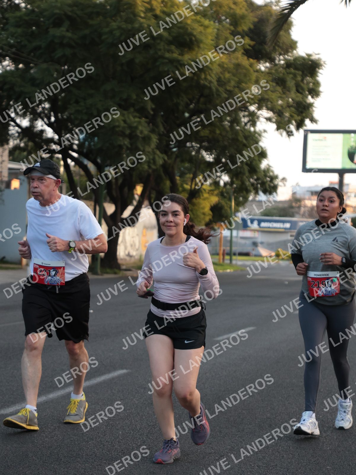 Foto del CIRCUITO DE LAS ESTACIONES OTOÑO GUADALAJARA en frente a Expo Guadalajara, Av. Mariano Otero 1499 a las 07:22 · dorsal 2190, 2317