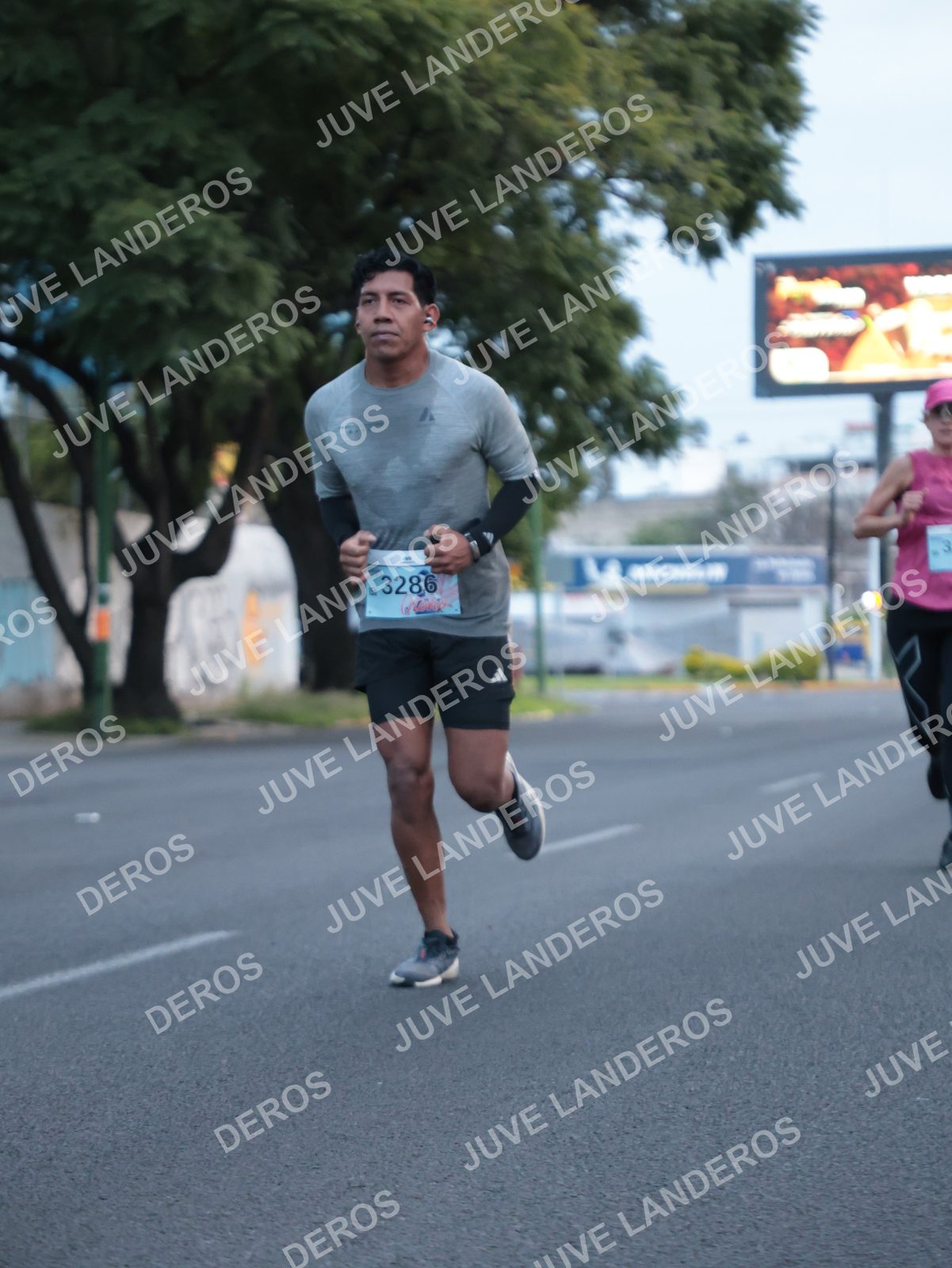 Foto del CIRCUITO DE LAS ESTACIONES OTOÑO GUADALAJARA en frente a Expo Guadalajara, Av. Mariano Otero 1499 a las 07:02 · dorsal 3286