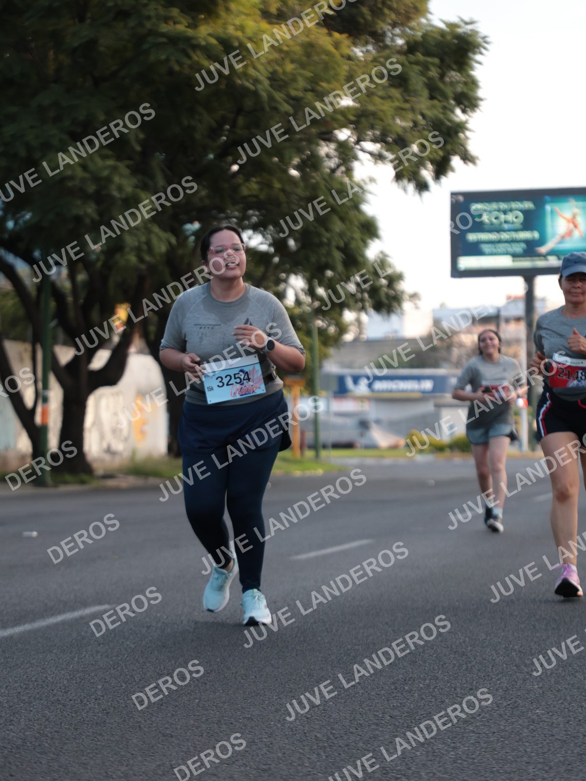 Foto del CIRCUITO DE LAS ESTACIONES OTOÑO GUADALAJARA en frente a Expo Guadalajara, Av. Mariano Otero 1499 a las 07:27 · dorsal 3254, 2148
