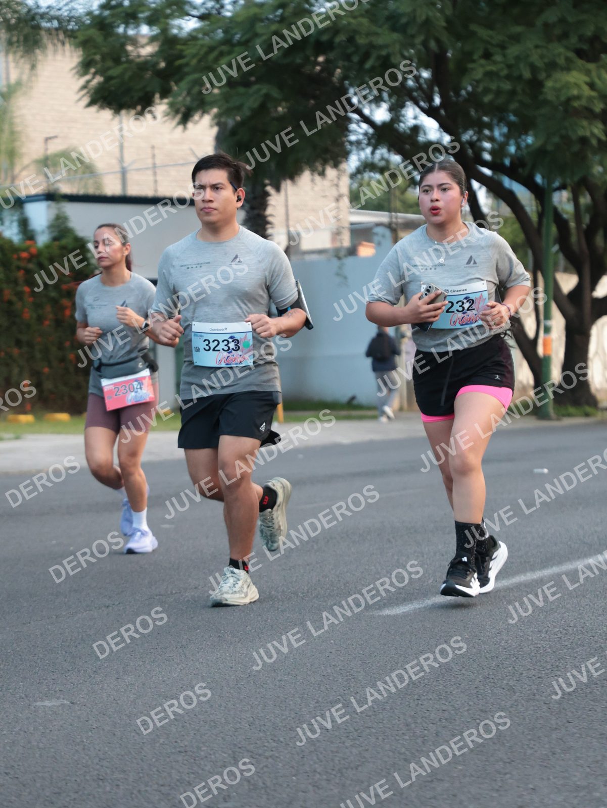 Foto del CIRCUITO DE LAS ESTACIONES OTOÑO GUADALAJARA en frente a Expo Guadalajara, Av. Mariano Otero 1499 a las 07:15 · dorsal 3233, 232, 2304