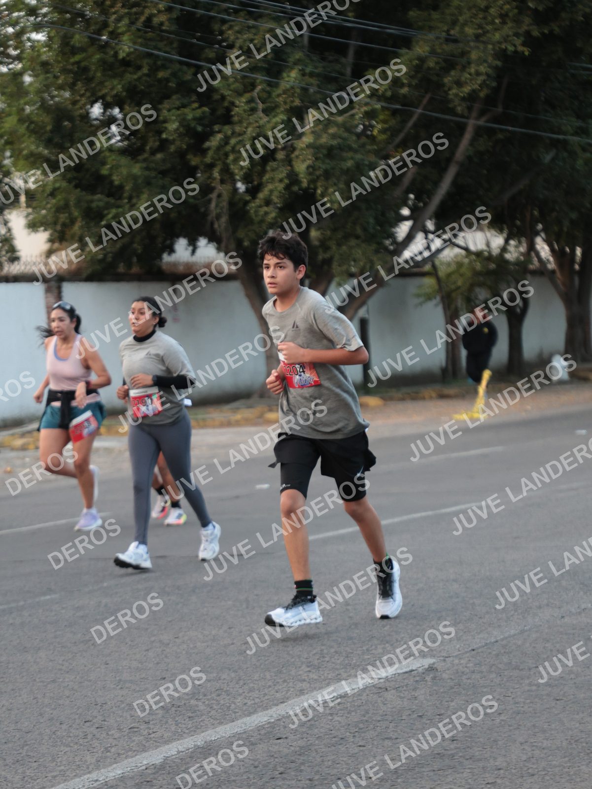 Foto del CIRCUITO DE LAS ESTACIONES OTOÑO GUADALAJARA en frente a Expo Guadalajara, Av. Mariano Otero 1499 a las 07:38 · dorsal 2190, 2204