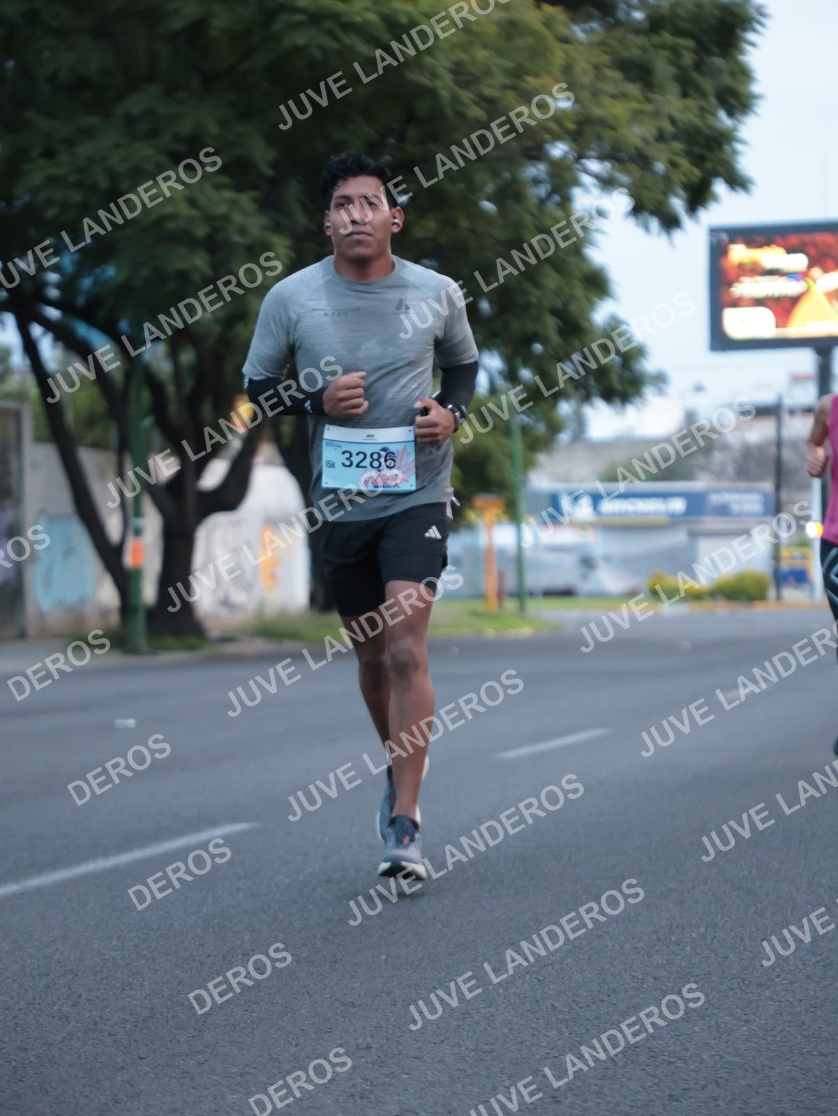 Foto del CIRCUITO DE LAS ESTACIONES OTOÑO GUADALAJARA en frente a Expo Guadalajara, Av. Mariano Otero 1499 a las 07:02 · dorsal 3286