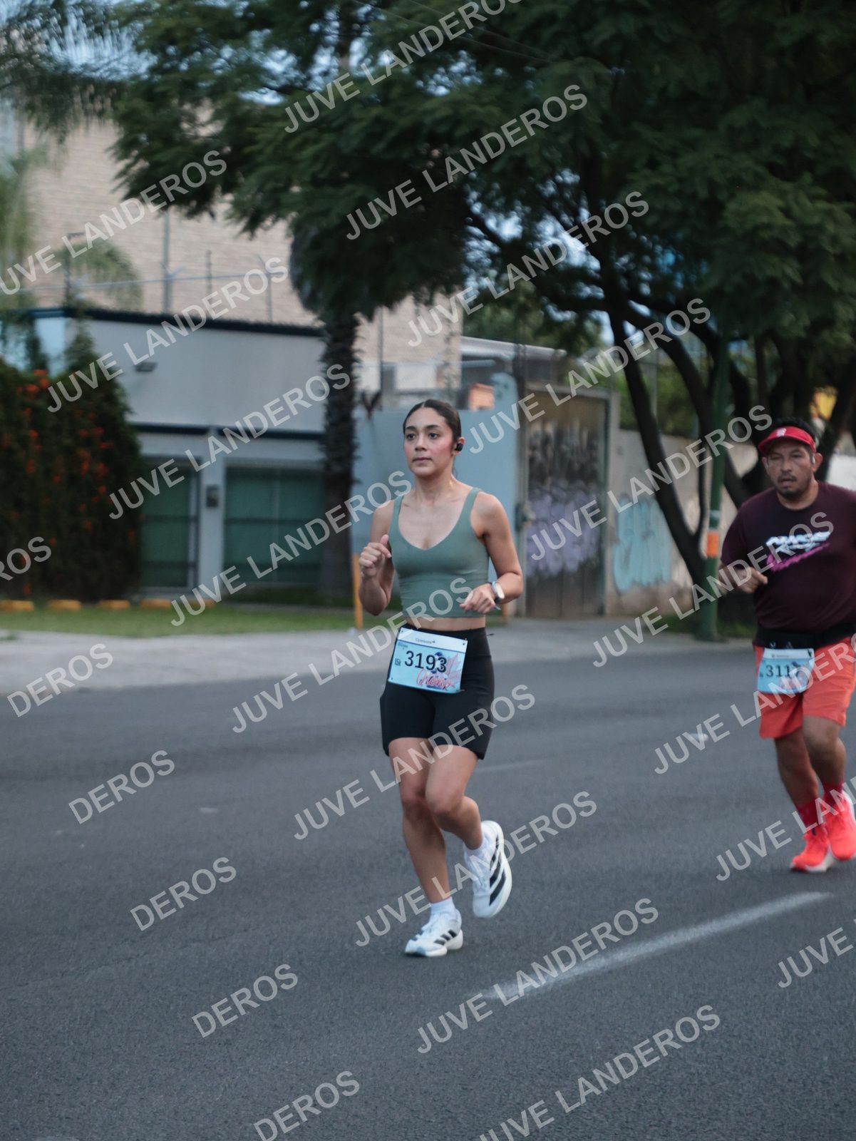 Foto del CIRCUITO DE LAS ESTACIONES OTOÑO GUADALAJARA en frente a Expo Guadalajara, Av. Mariano Otero 1499 a las 07:05 · dorsal 3193, 3117