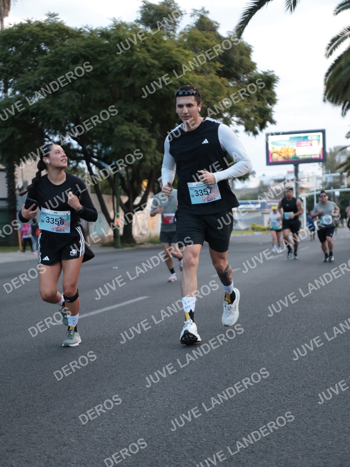 Foto del CIRCUITO DE LAS ESTACIONES OTOÑO GUADALAJARA en frente a Expo Guadalajara, Av. Mariano Otero 1499 a las 07:11 · dorsal 3356, 3357