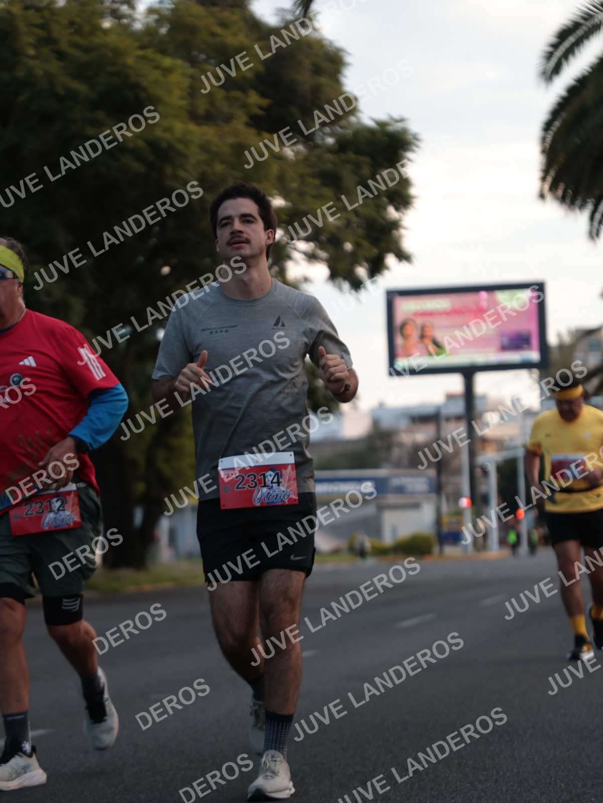 Foto del CIRCUITO DE LAS ESTACIONES OTOÑO GUADALAJARA en frente a Expo Guadalajara, Av. Mariano Otero 1499 a las 07:28 · dorsal 2314, 2312
