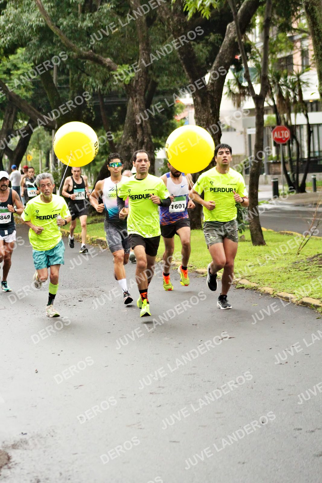 Foto del MEDIO MARATÓN ATLAS en Av. Patria, frente al Parque El Polvorín, Zapopan a las 08:04 · dorsal 1601, 849