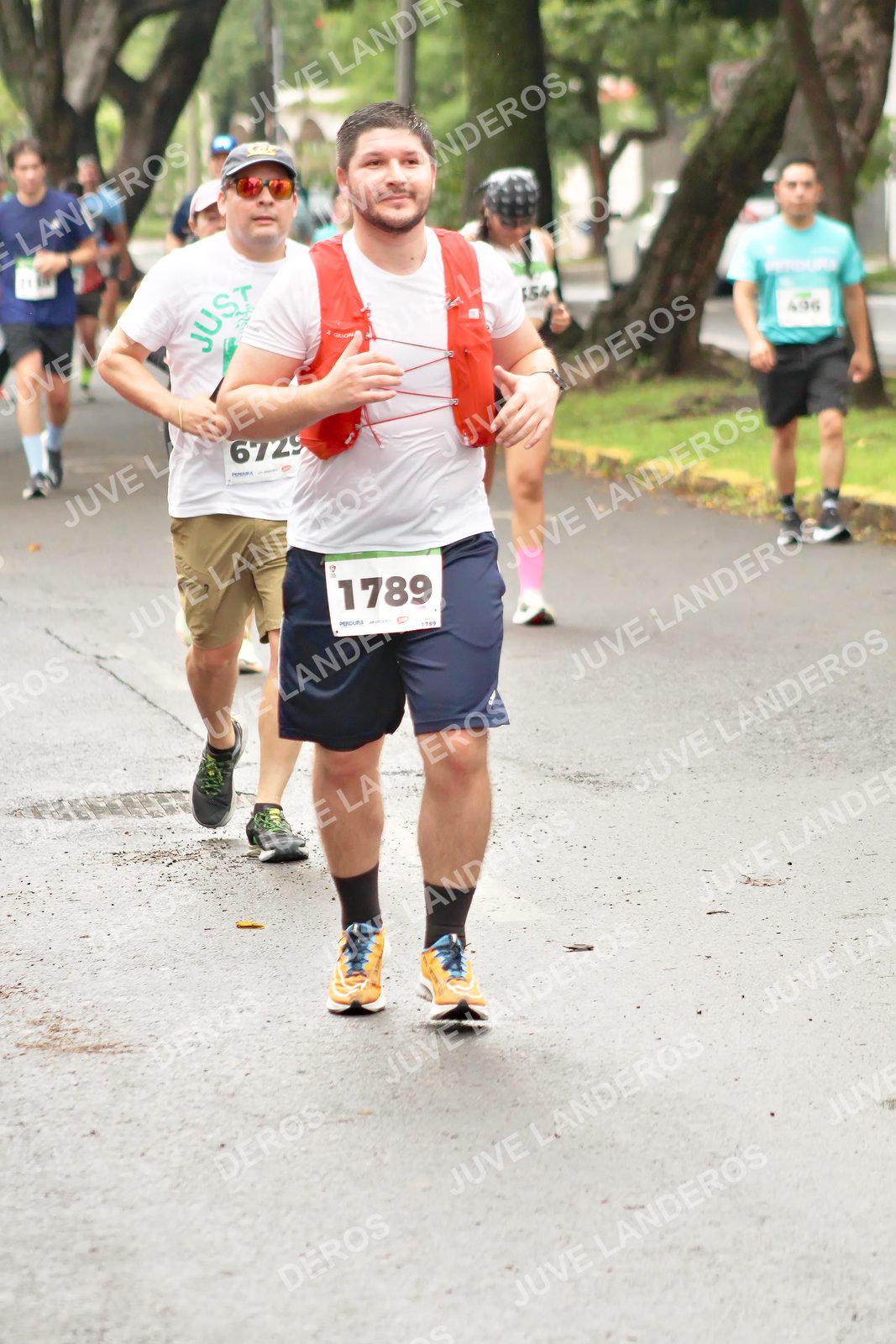 Foto del MEDIO MARATÓN ATLAS en Av. Patria, frente al Parque El Polvorín, Zapopan a las 08:51 · dorsal 1789, 6729, 154, 406