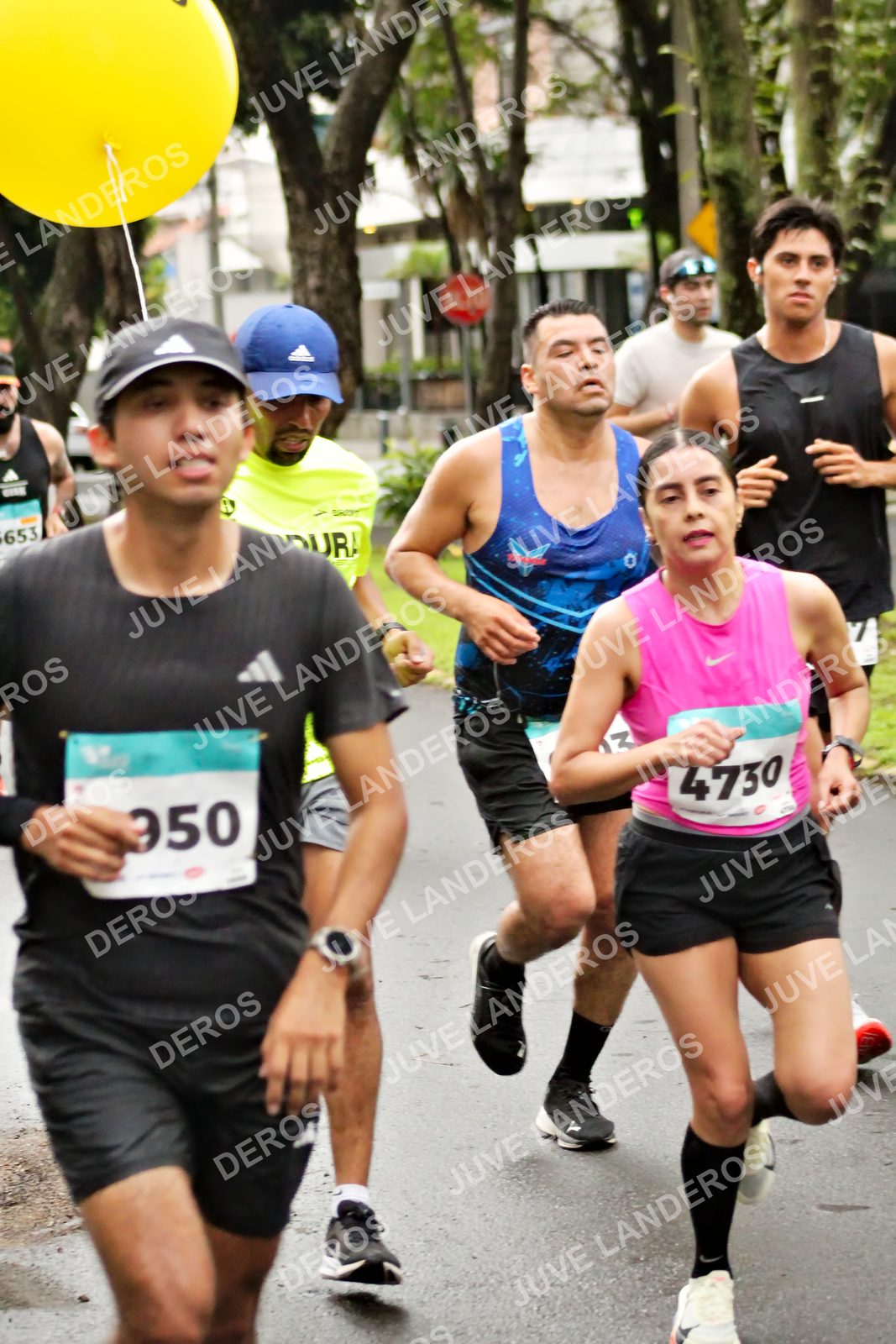 Foto del MEDIO MARATÓN ATLAS en Av. Patria, frente al Parque El Polvorín, Zapopan a las 08:11 · dorsal 4730, 950, 3
