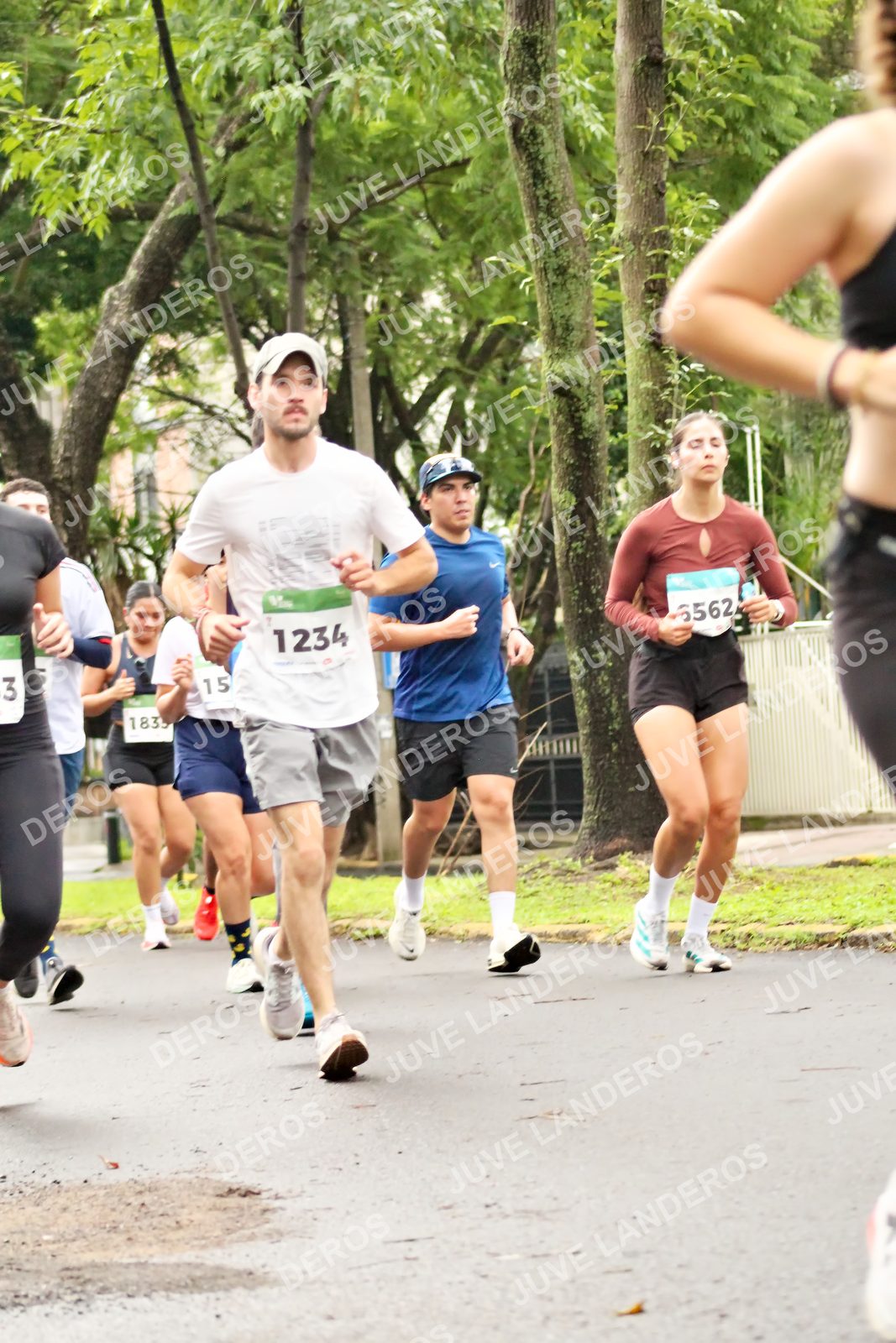 Foto del MEDIO MARATÓN ATLAS en Av. Patria, frente al Parque El Polvorín, Zapopan a las 08:35 · dorsal 1234, 3, 15, 1833