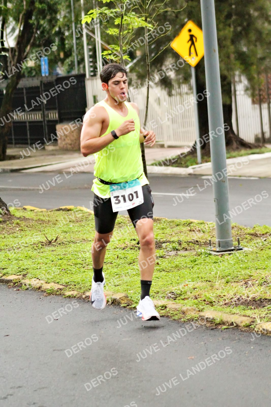 Foto del MEDIO MARATÓN ATLAS en Av. Patria, frente al Parque El Polvorín, Zapopan a las 08:03 · dorsal 3101