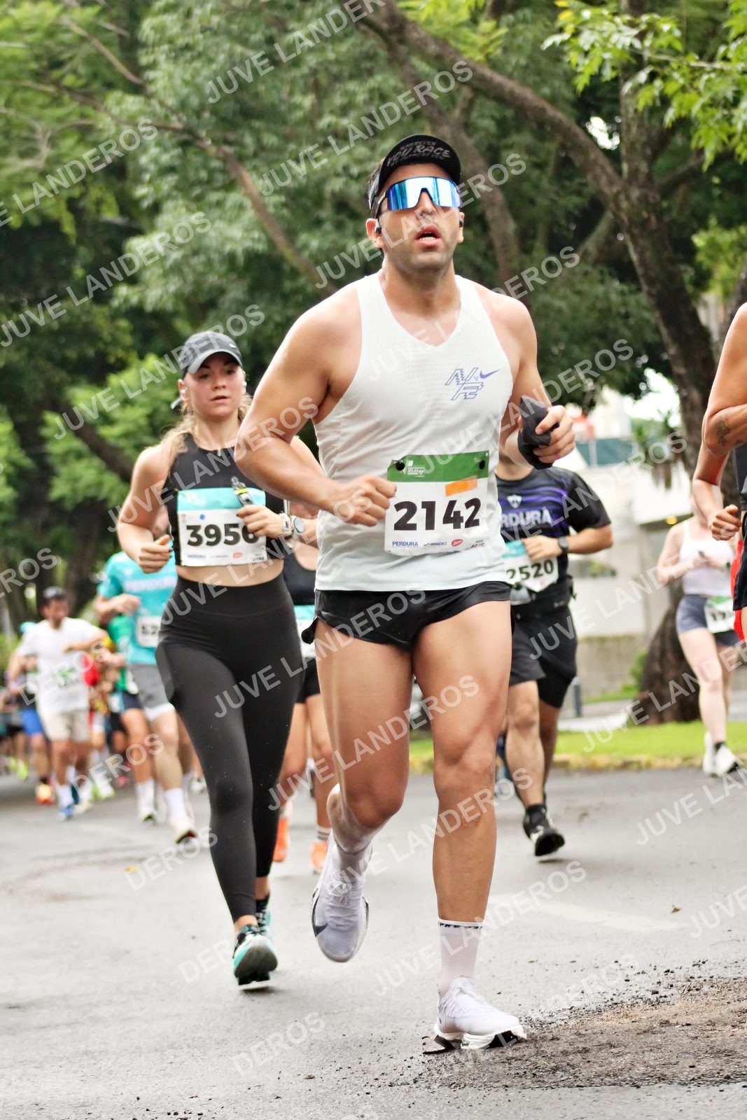 Foto del MEDIO MARATÓN ATLAS en Av. Patria, frente al Parque El Polvorín, Zapopan a las 08:24 · dorsal 2142, 2520, 3956