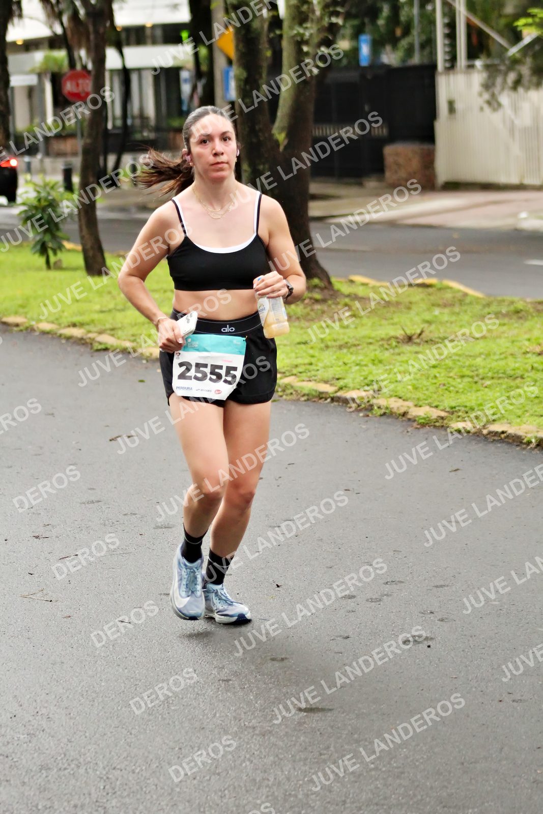 Foto del MEDIO MARATÓN ATLAS en Av. Patria, frente al Parque El Polvorín, Zapopan a las 08:14 · dorsal 2555