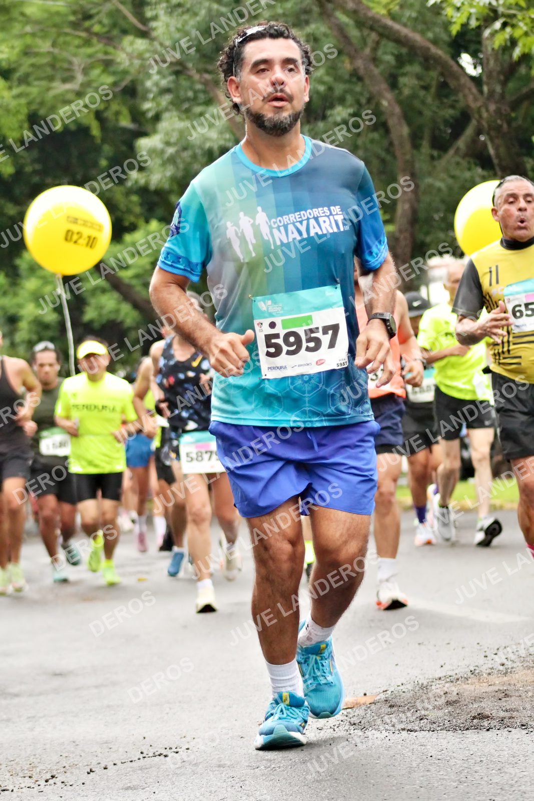 Foto del MEDIO MARATÓN ATLAS en Av. Patria, frente al Parque El Polvorín, Zapopan a las 08:28 · dorsal 5957, 65, 1