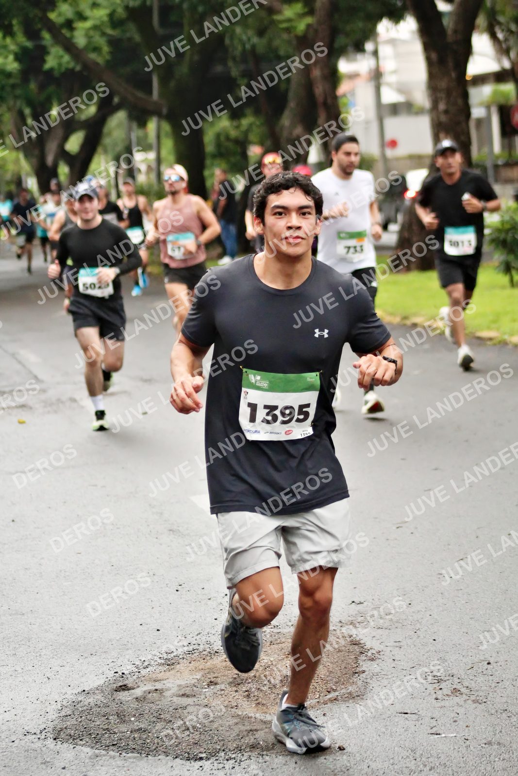 Foto del MEDIO MARATÓN ATLAS en Av. Patria, frente al Parque El Polvorín, Zapopan a las 08:14 · dorsal 1395, 733, 50