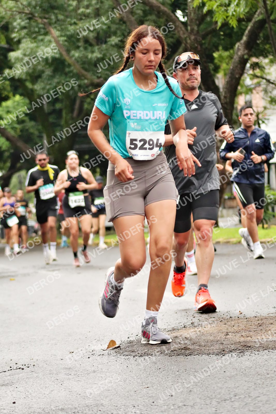 Foto del MEDIO MARATÓN ATLAS en Av. Patria, frente al Parque El Polvorín, Zapopan a las 08:33 · dorsal 5294, 1622