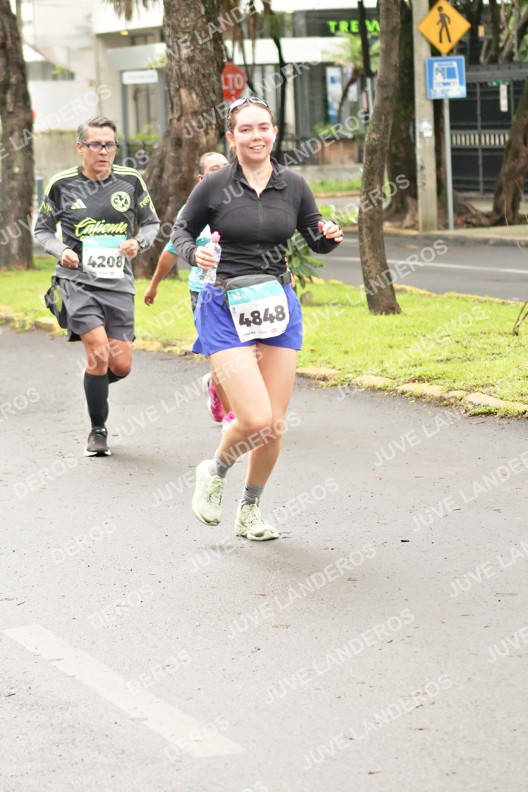 Foto del MEDIO MARATÓN ATLAS en Av. Patria, frente al Parque El Polvorín, Zapopan a las 08:49 · dorsal 4208, 4848