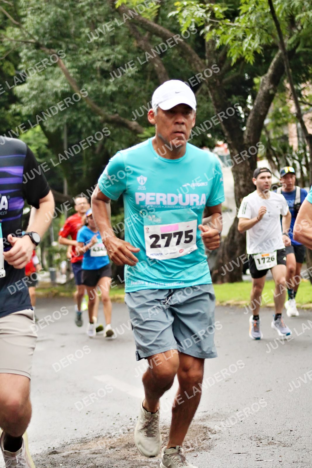 Foto del MEDIO MARATÓN ATLAS en Av. Patria, frente al Parque El Polvorín, Zapopan a las 08:16 · dorsal 2775, 1726, 434