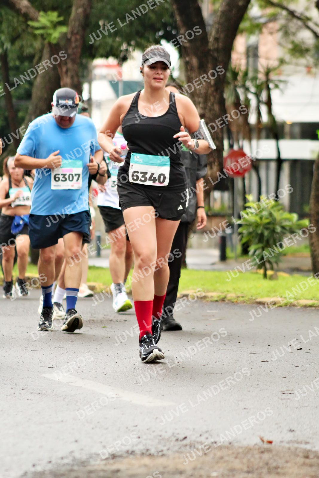 Foto del MEDIO MARATÓN ATLAS en Av. Patria, frente al Parque El Polvorín, Zapopan a las 08:37 · dorsal 6307, 6340, 3