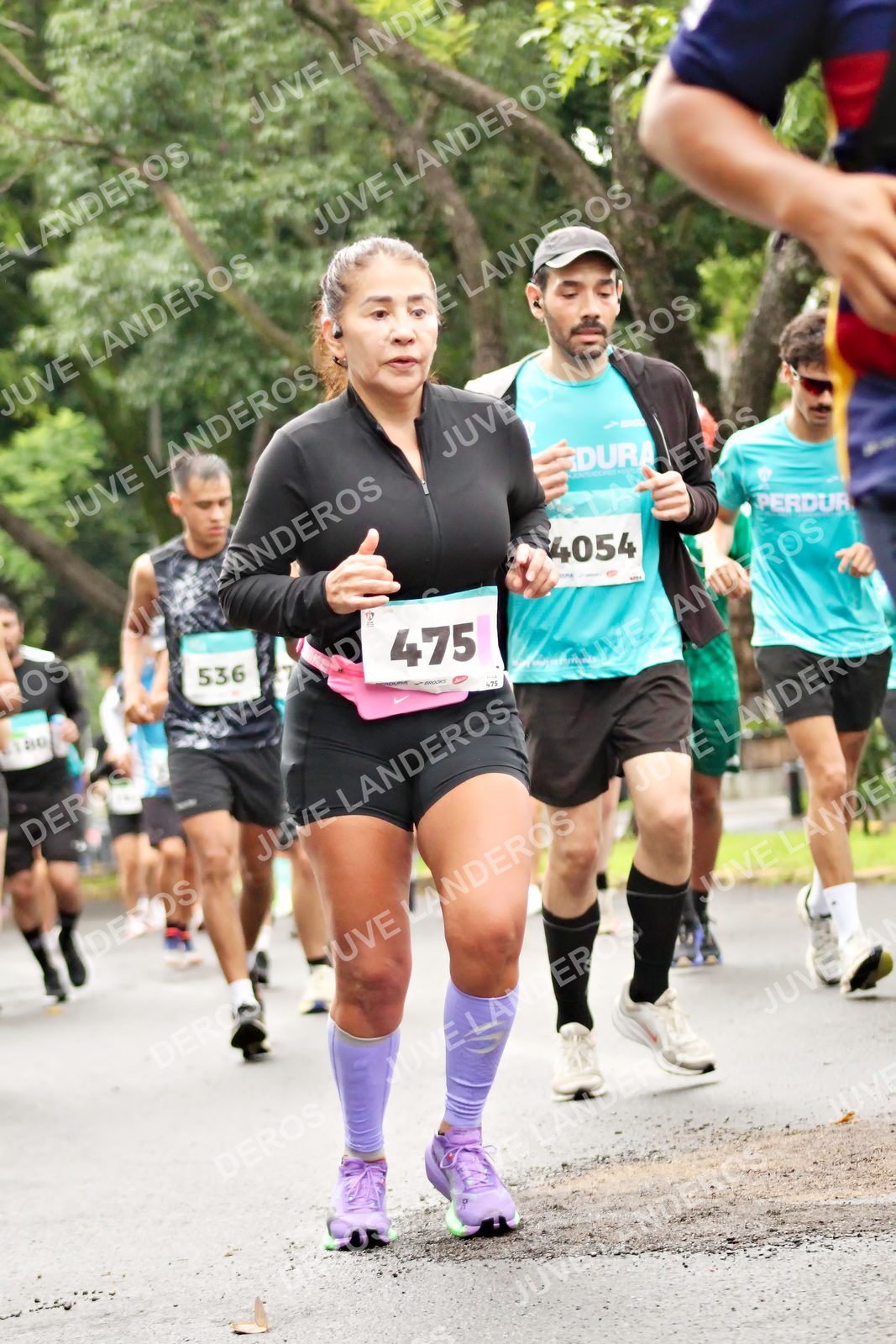 Foto del MEDIO MARATÓN ATLAS en Av. Patria, frente al Parque El Polvorín, Zapopan a las 08:41 · dorsal 475, 4054, 536