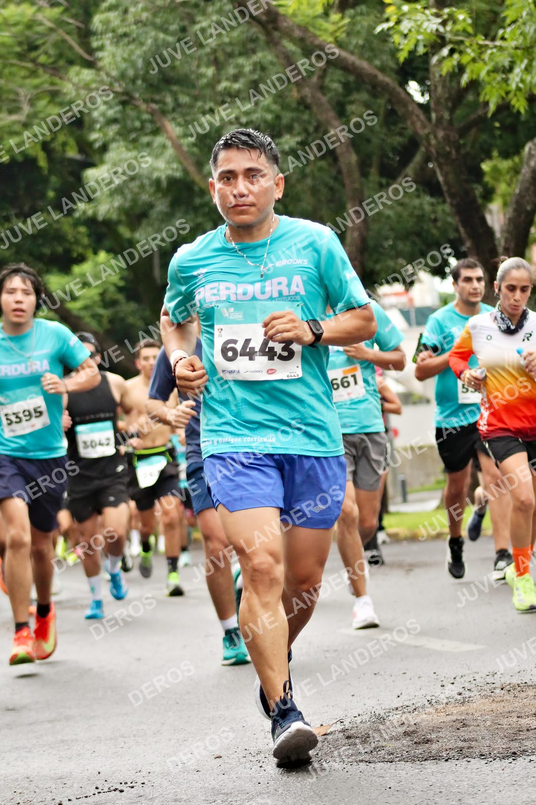 Foto del MEDIO MARATÓN ATLAS en Av. Patria, frente al Parque El Polvorín, Zapopan a las 08:28 · dorsal 6443, 661, 5395, 3042