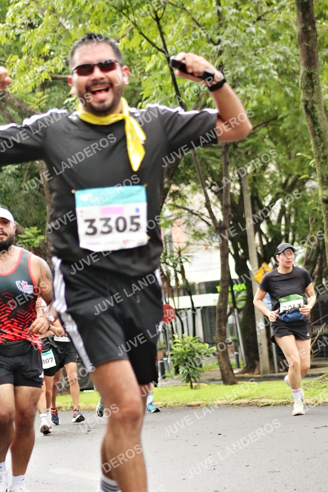 Foto del MEDIO MARATÓN ATLAS en Av. Patria, frente al Parque El Polvorín, Zapopan a las 08:33 · dorsal 3305