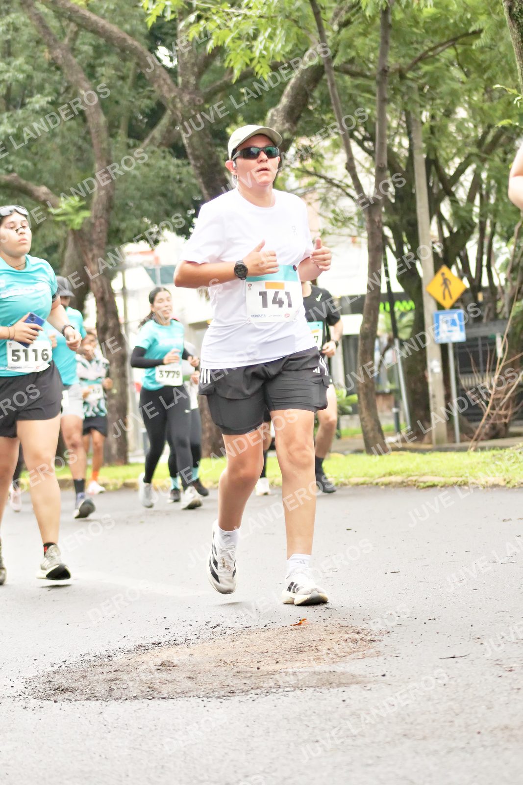 Foto del MEDIO MARATÓN ATLAS en Av. Patria, frente al Parque El Polvorín, Zapopan a las 08:44 · dorsal 141, 5116, 3779